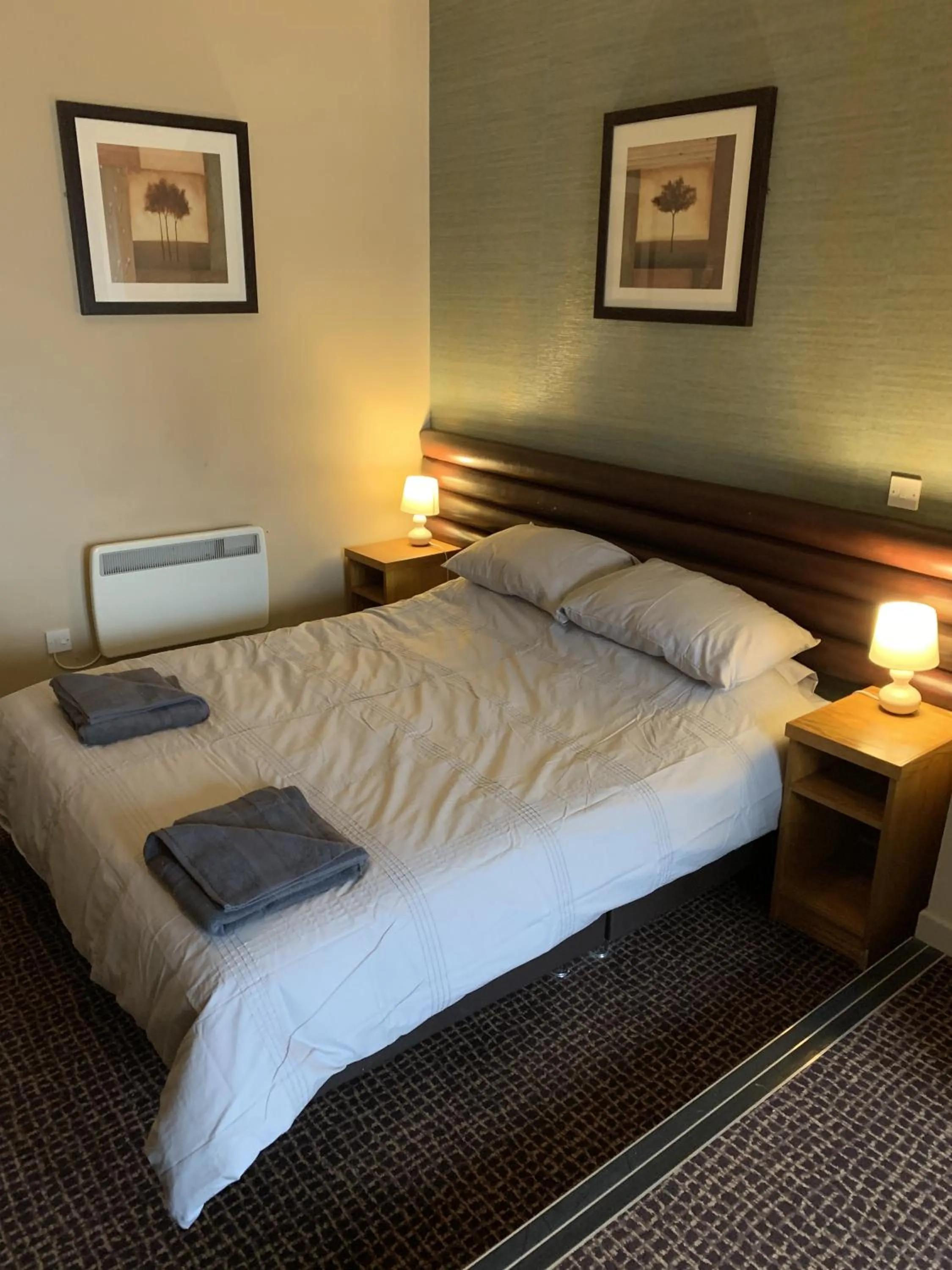 Bedroom, Bed in The Railway Inn