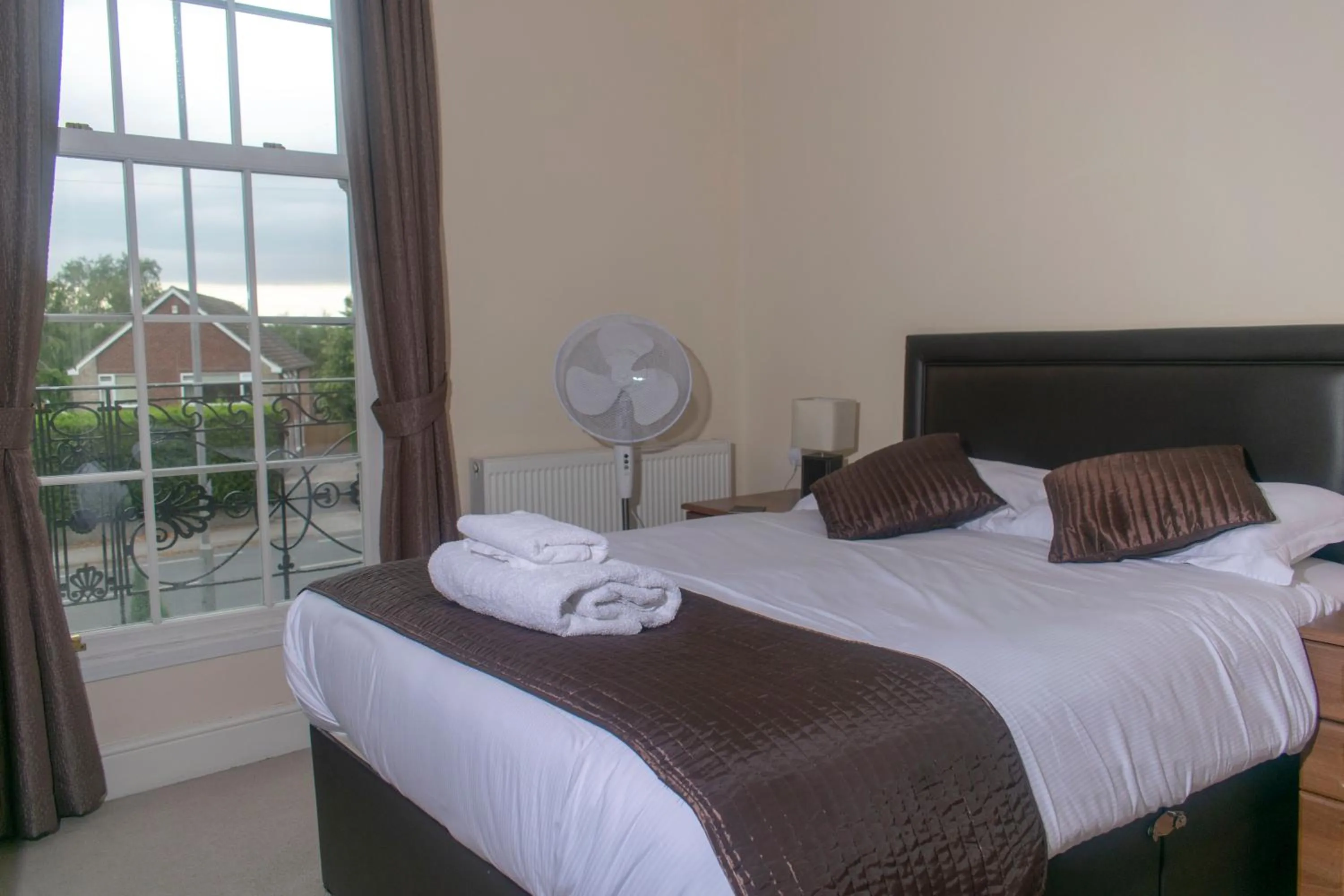 Bed in The Lawns Guest House