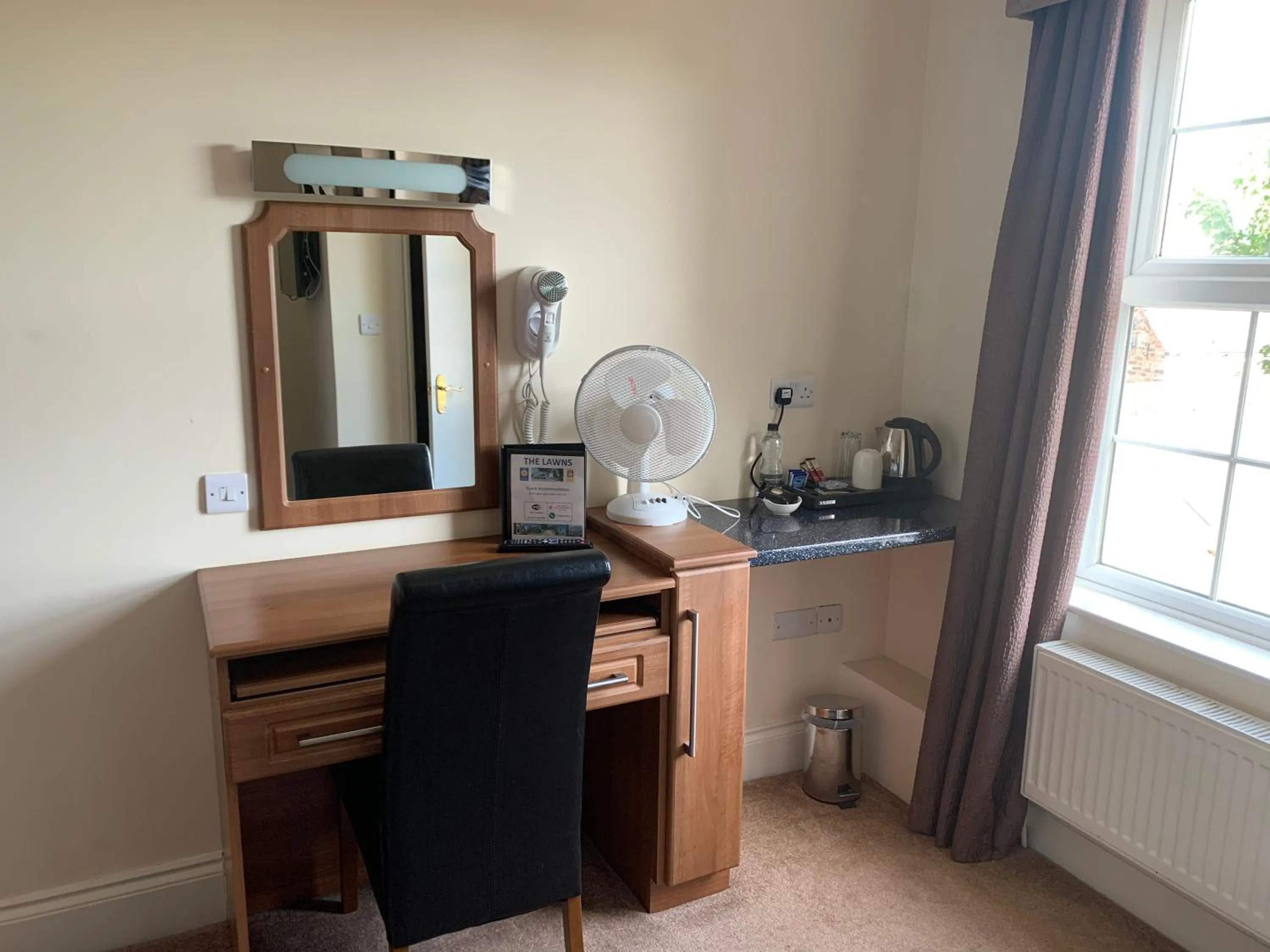 Coffee/tea facilities in The Lawns Guest House