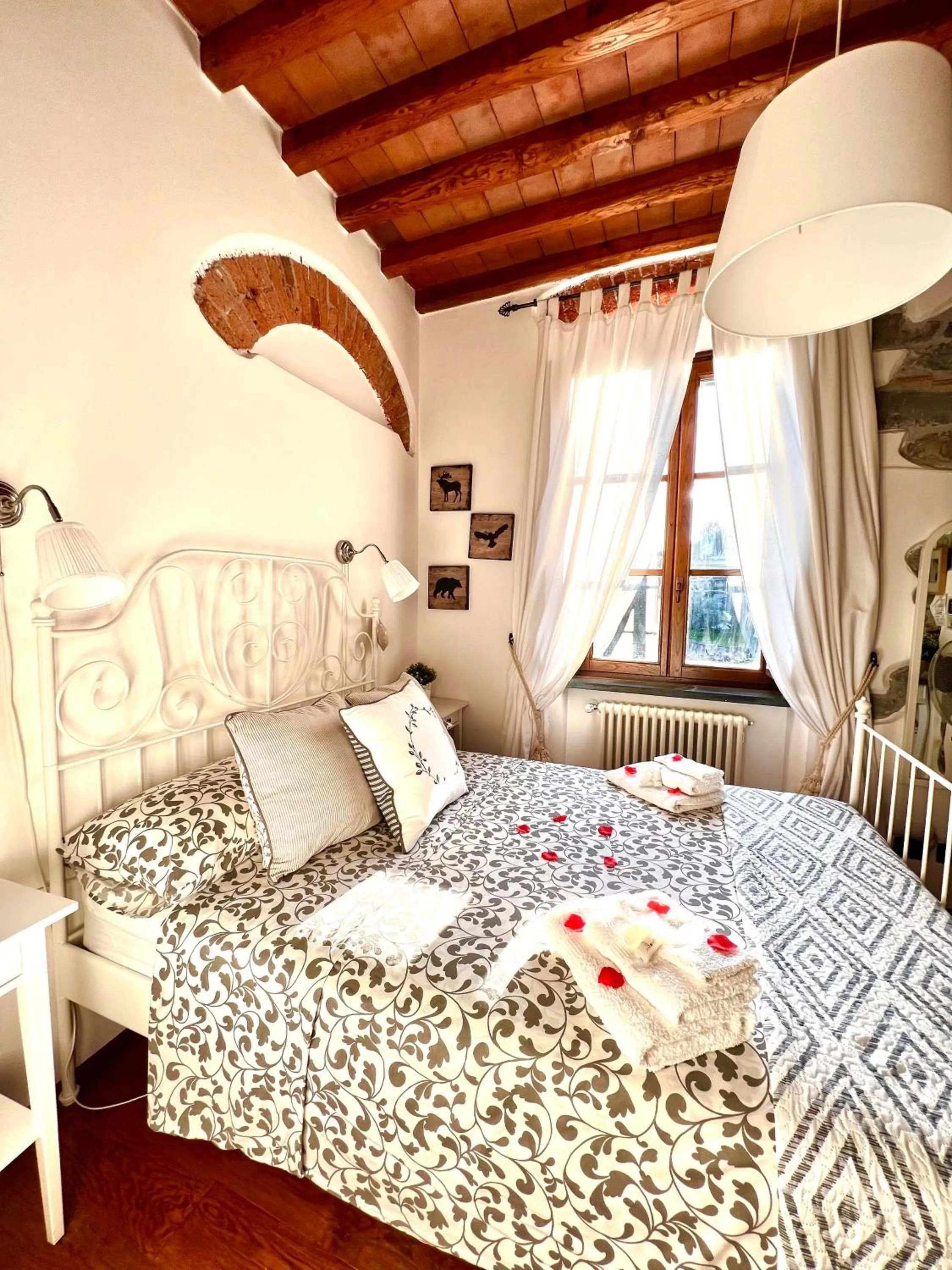 Bed in jasmine cottage