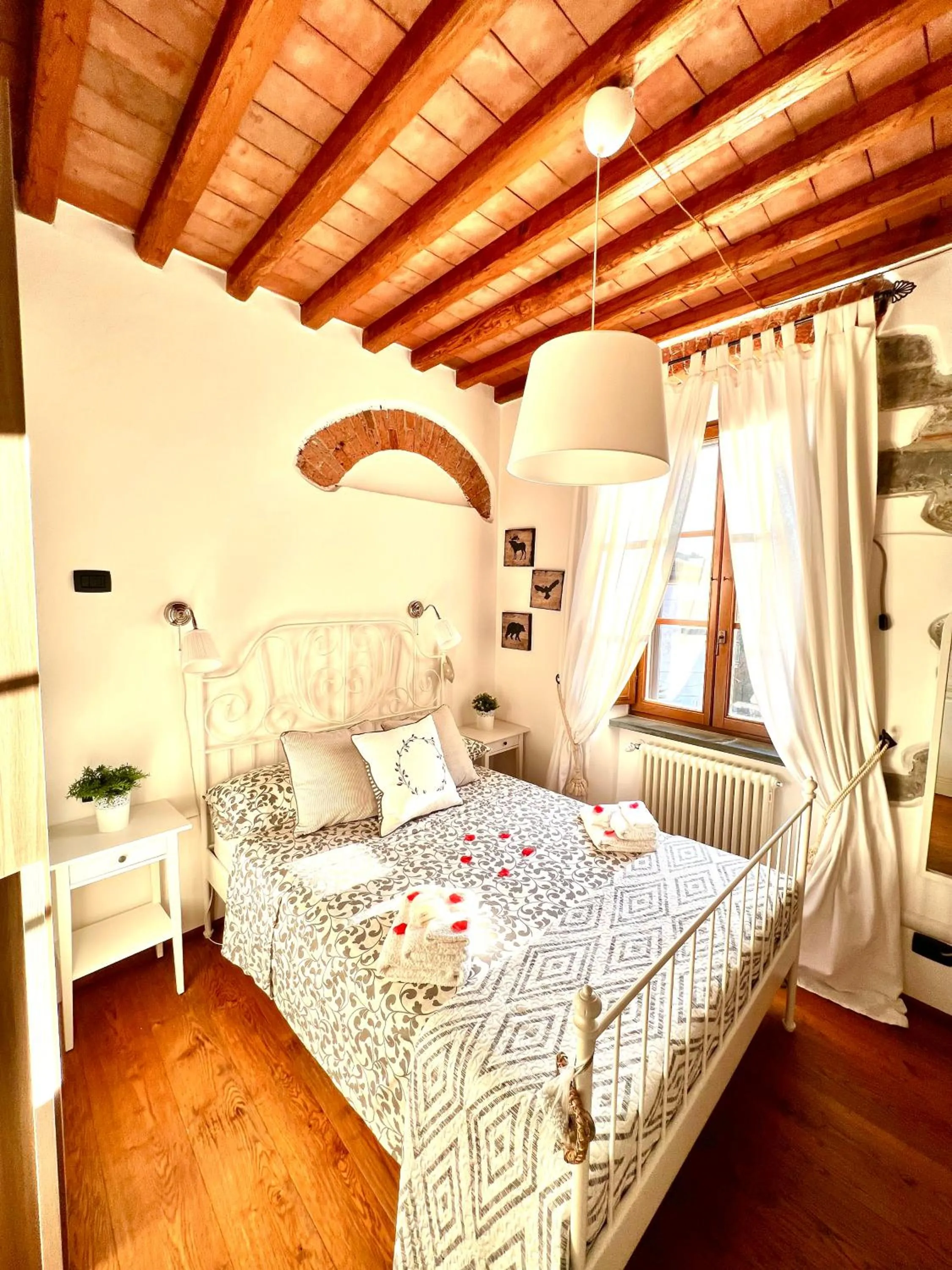 Bed in jasmine cottage