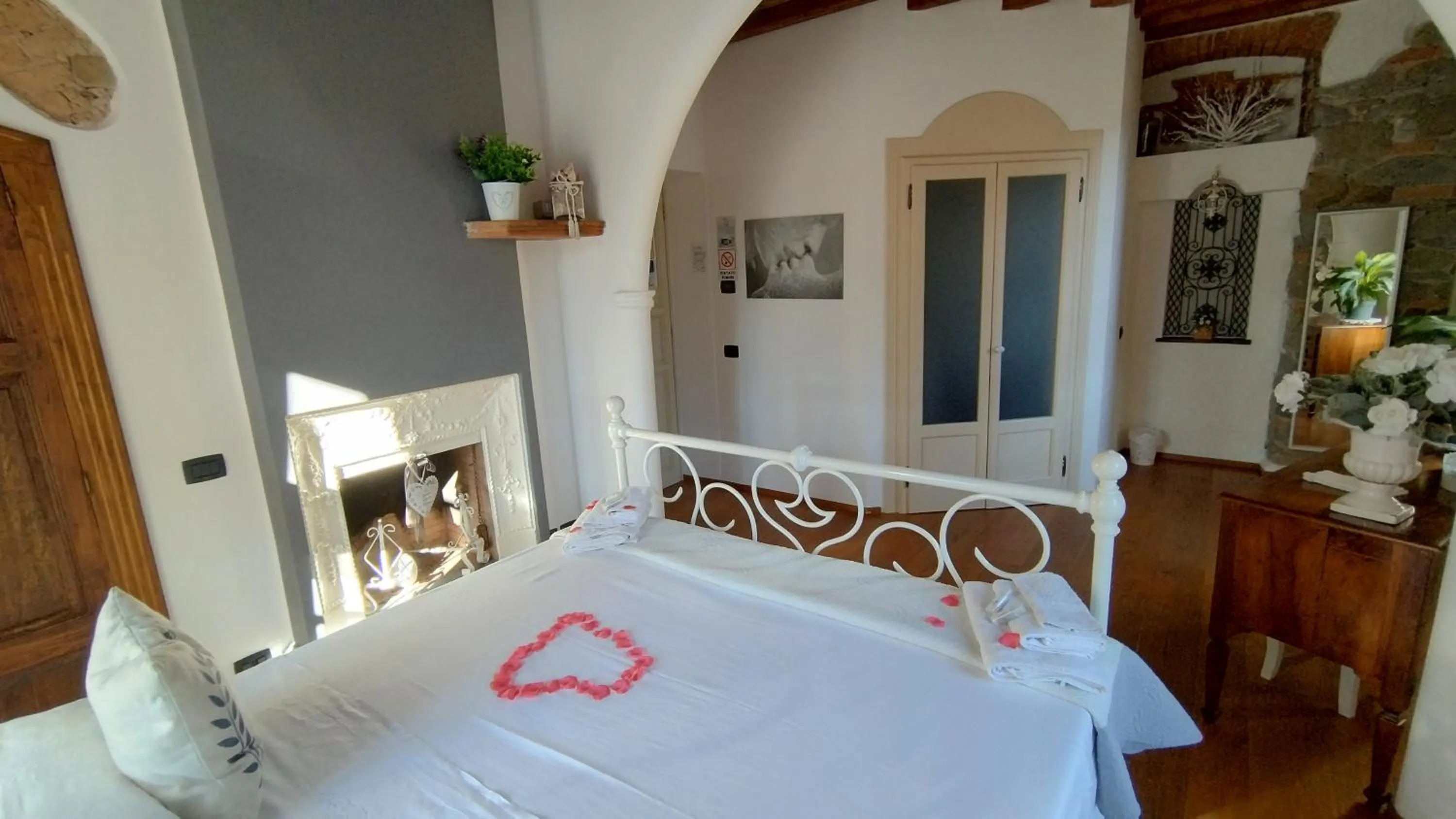 Bed in jasmine cottage