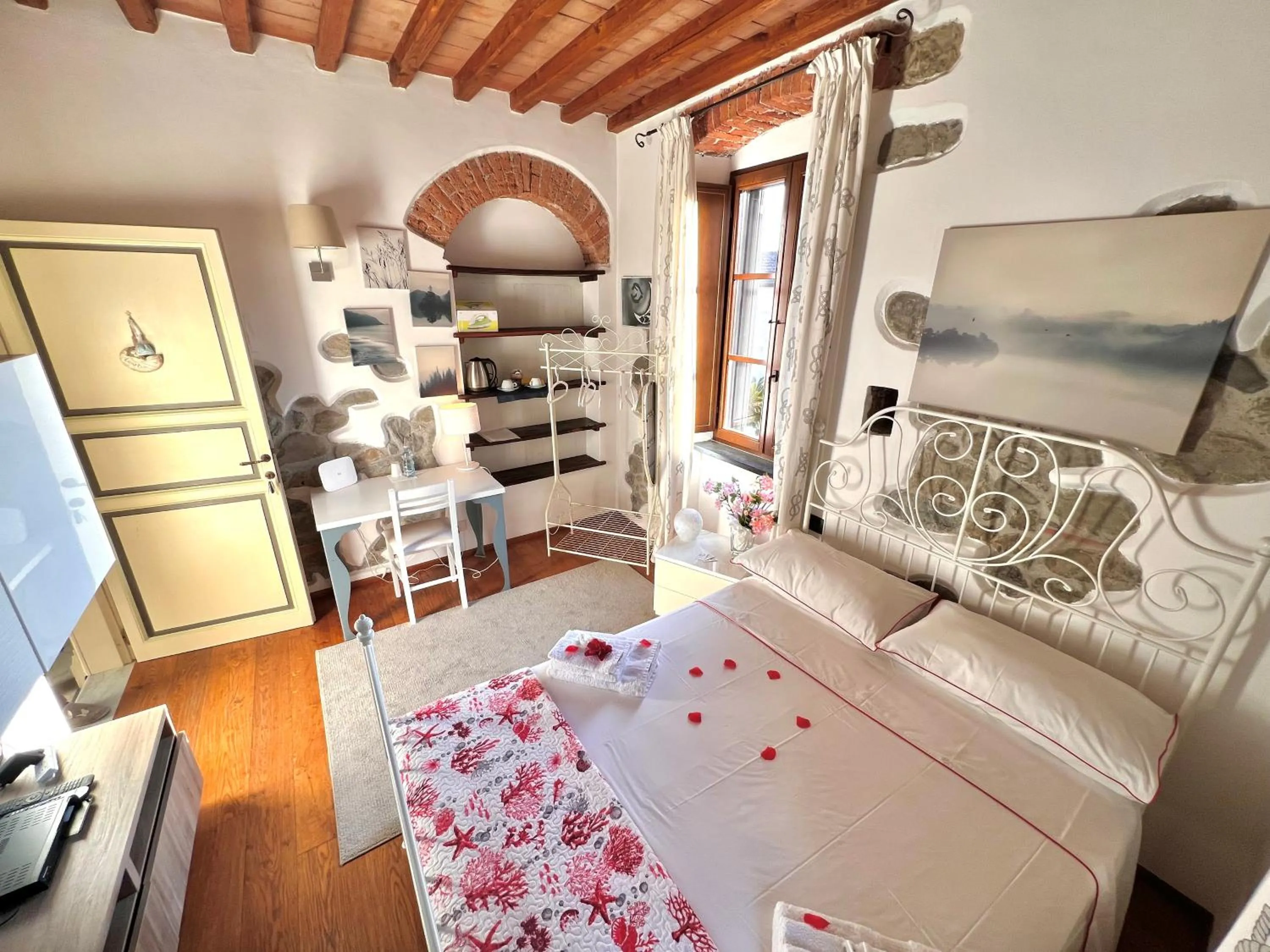 Bed in jasmine cottage