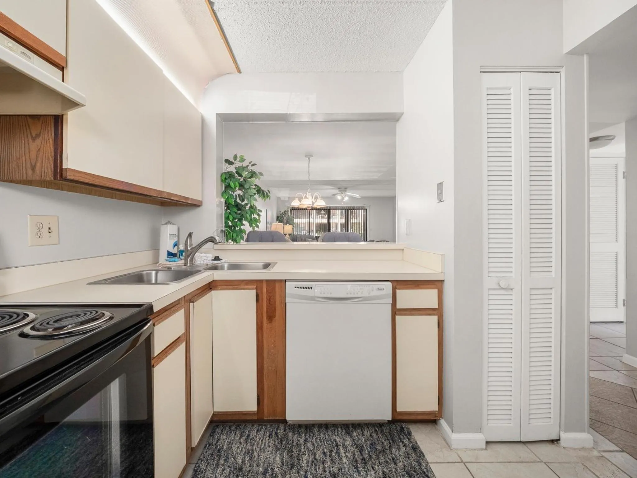 Kitchen or kitchenette in Sea Place 14158