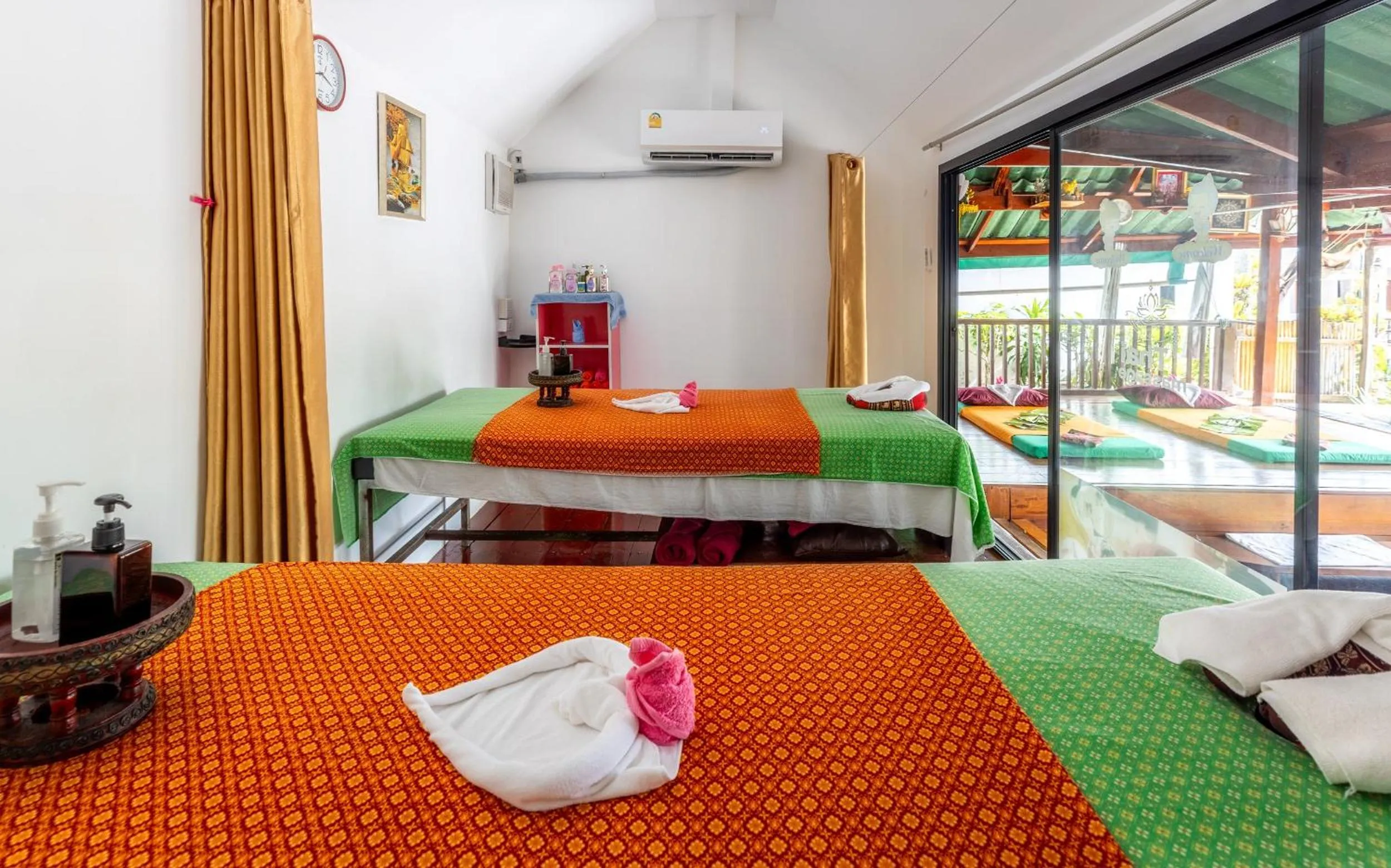 Massage, Bed in The Expat Hotel Patong