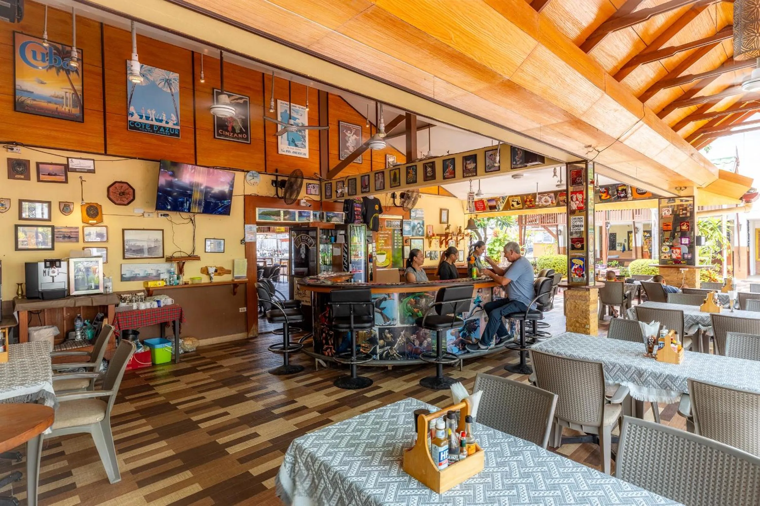 Restaurant/places to eat in The Expat Hotel Patong