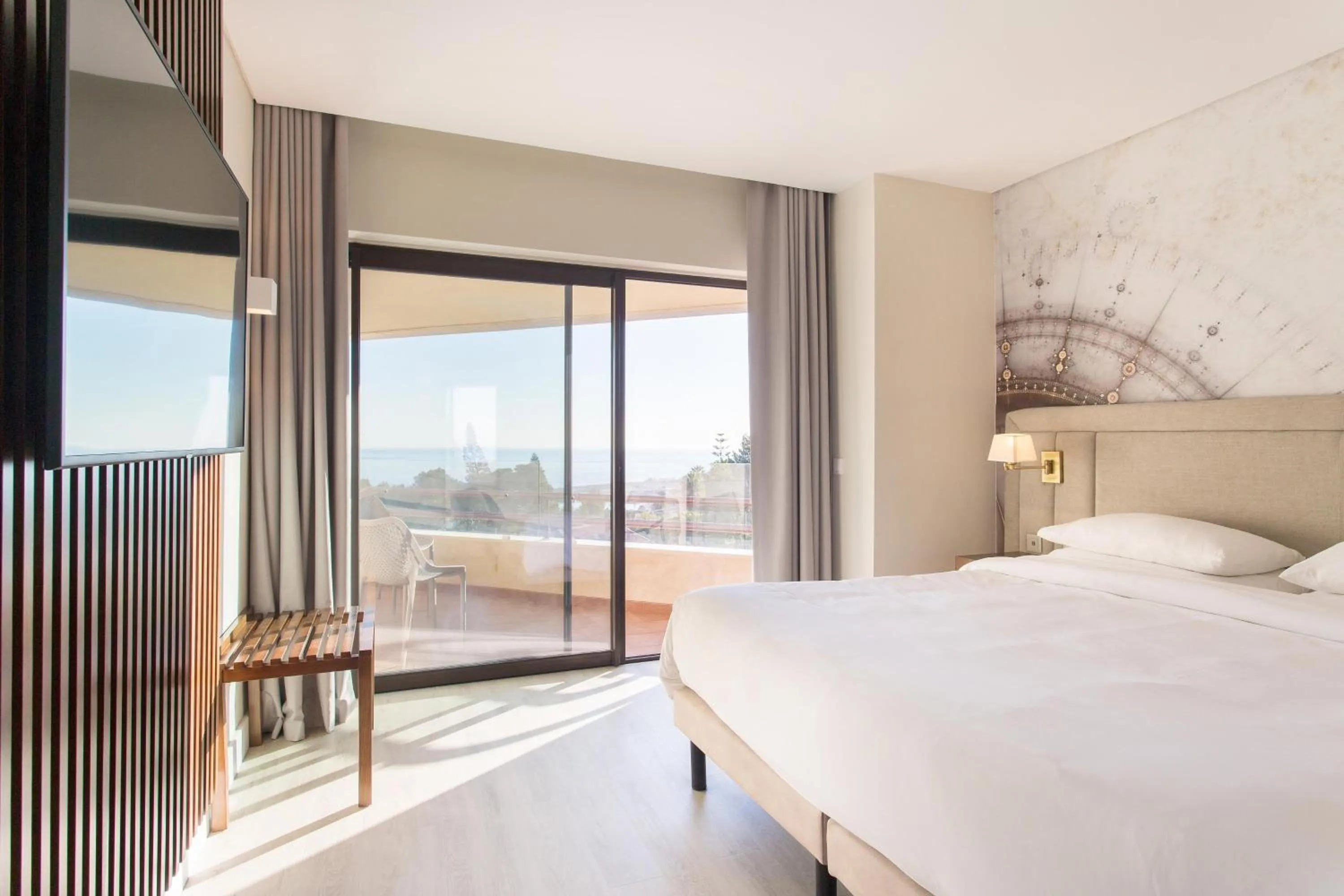 Bedroom, Bed in Four Points by Sheraton Sesimbra