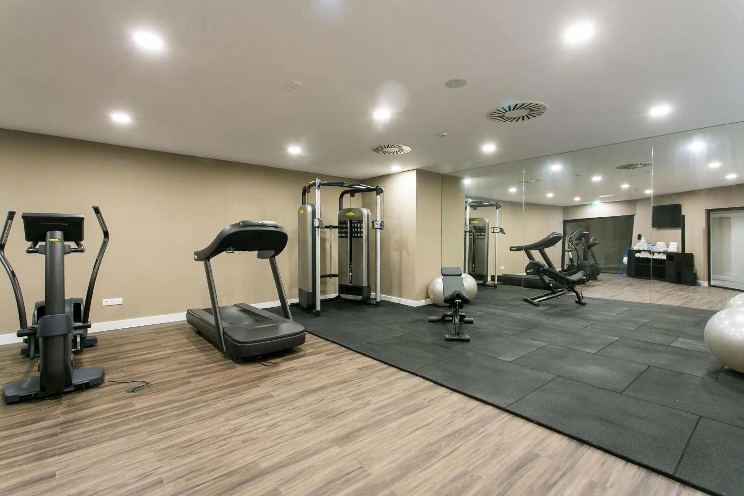 Fitness centre/facilities in Four Points by Sheraton Sesimbra