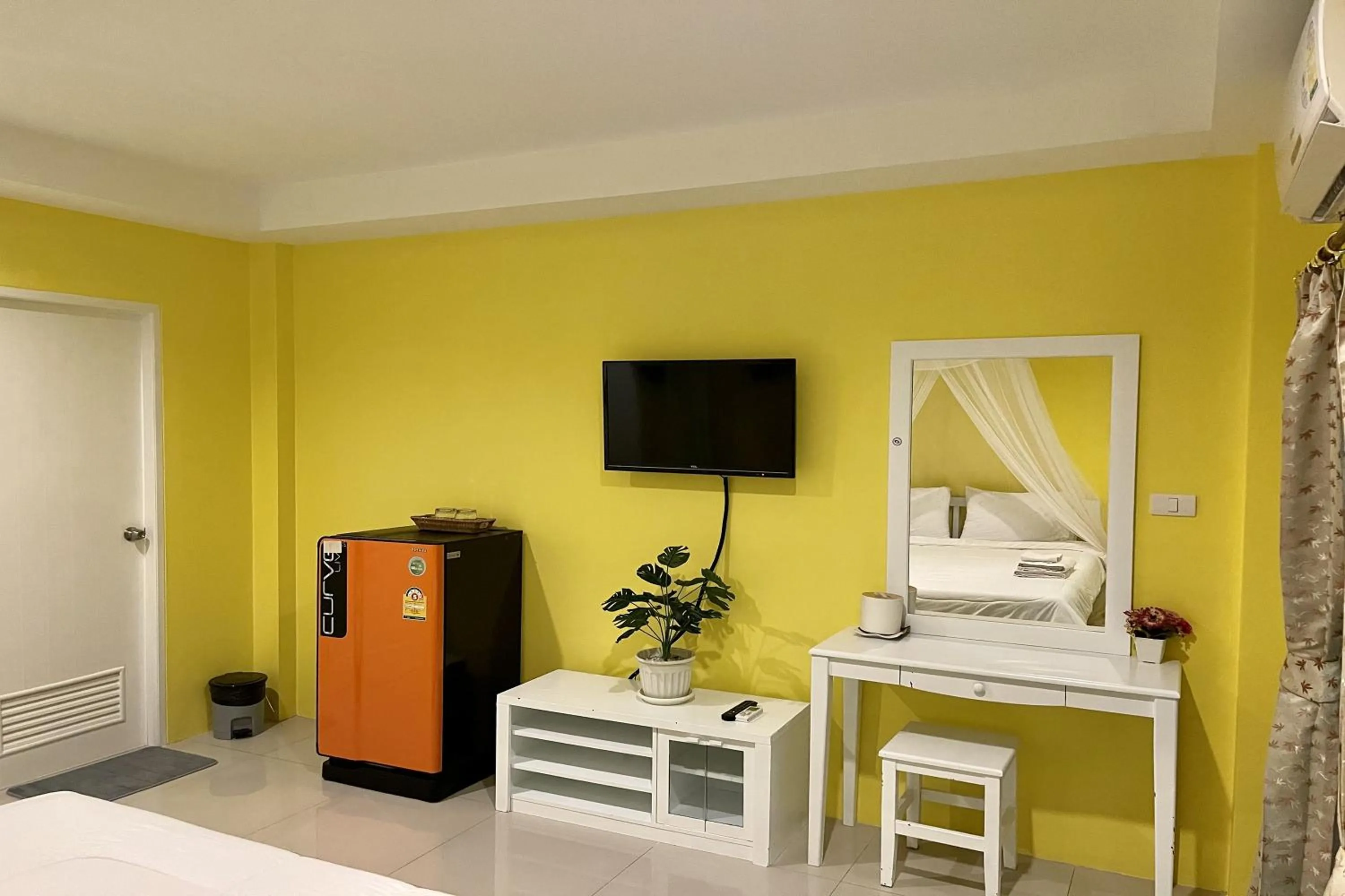 Photo of the whole room, Bed in Be Rich Hotel