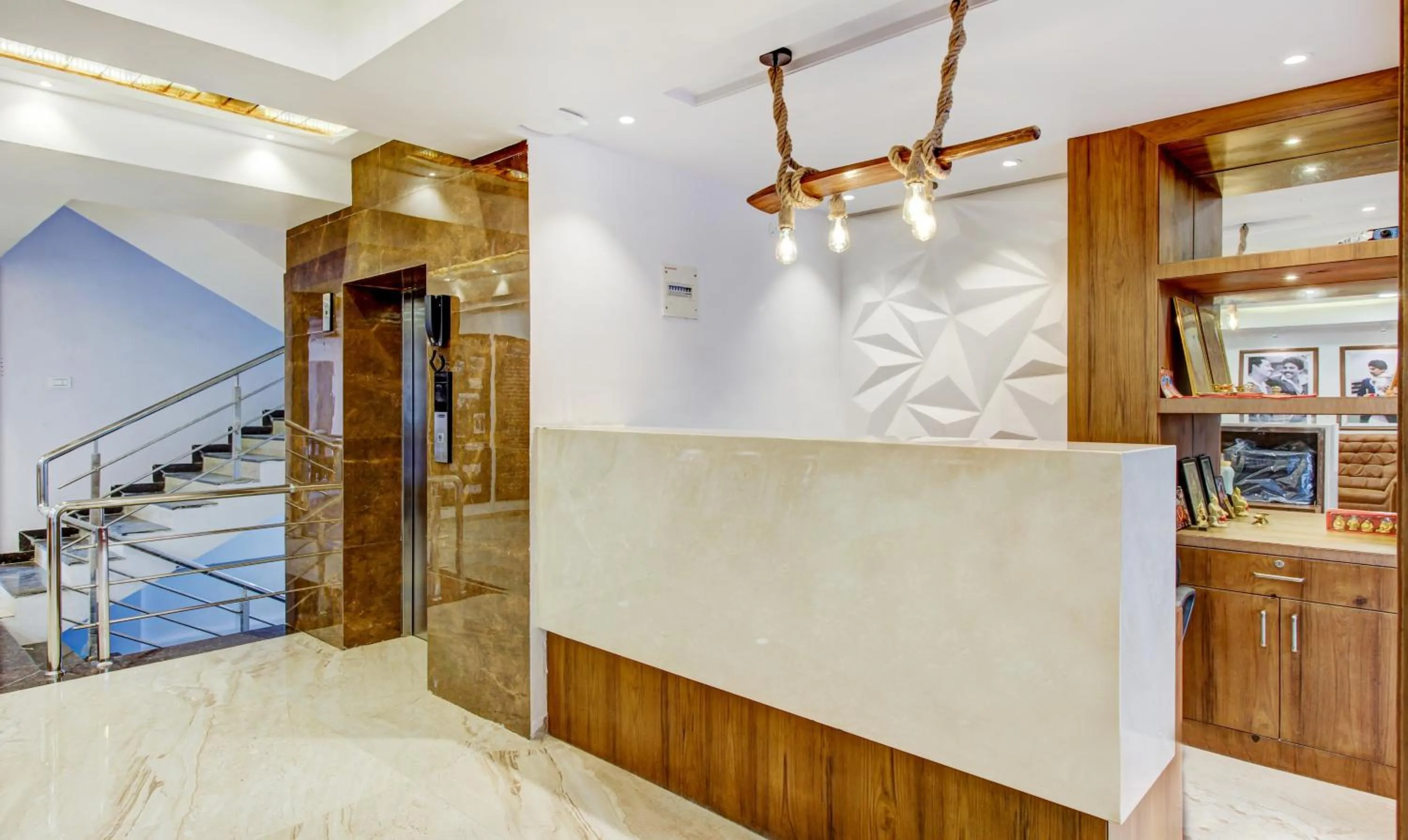 Lobby or reception in Treebo The Pavilion, Railway Station