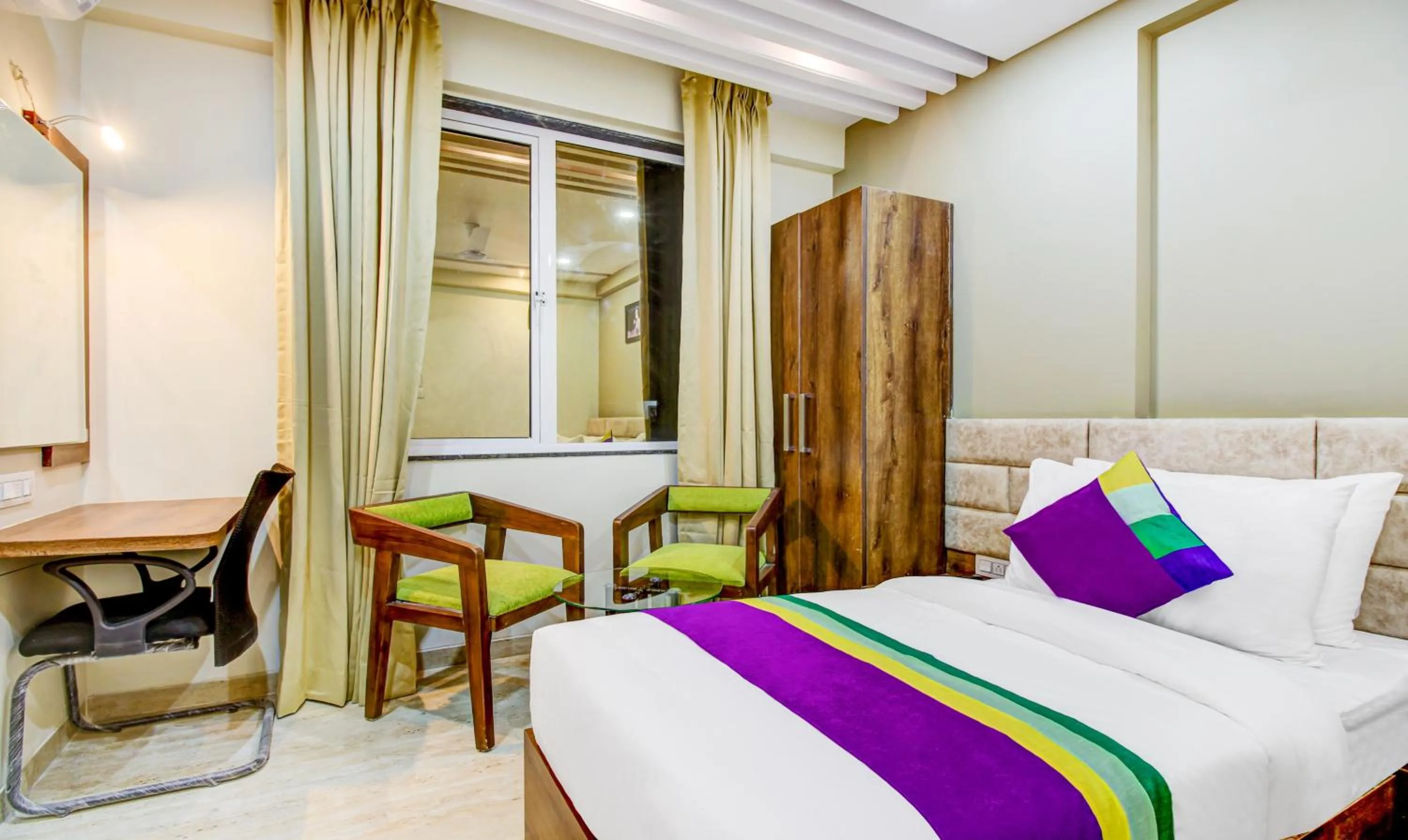 Bedroom, Bed in Treebo The Pavilion, Railway Station