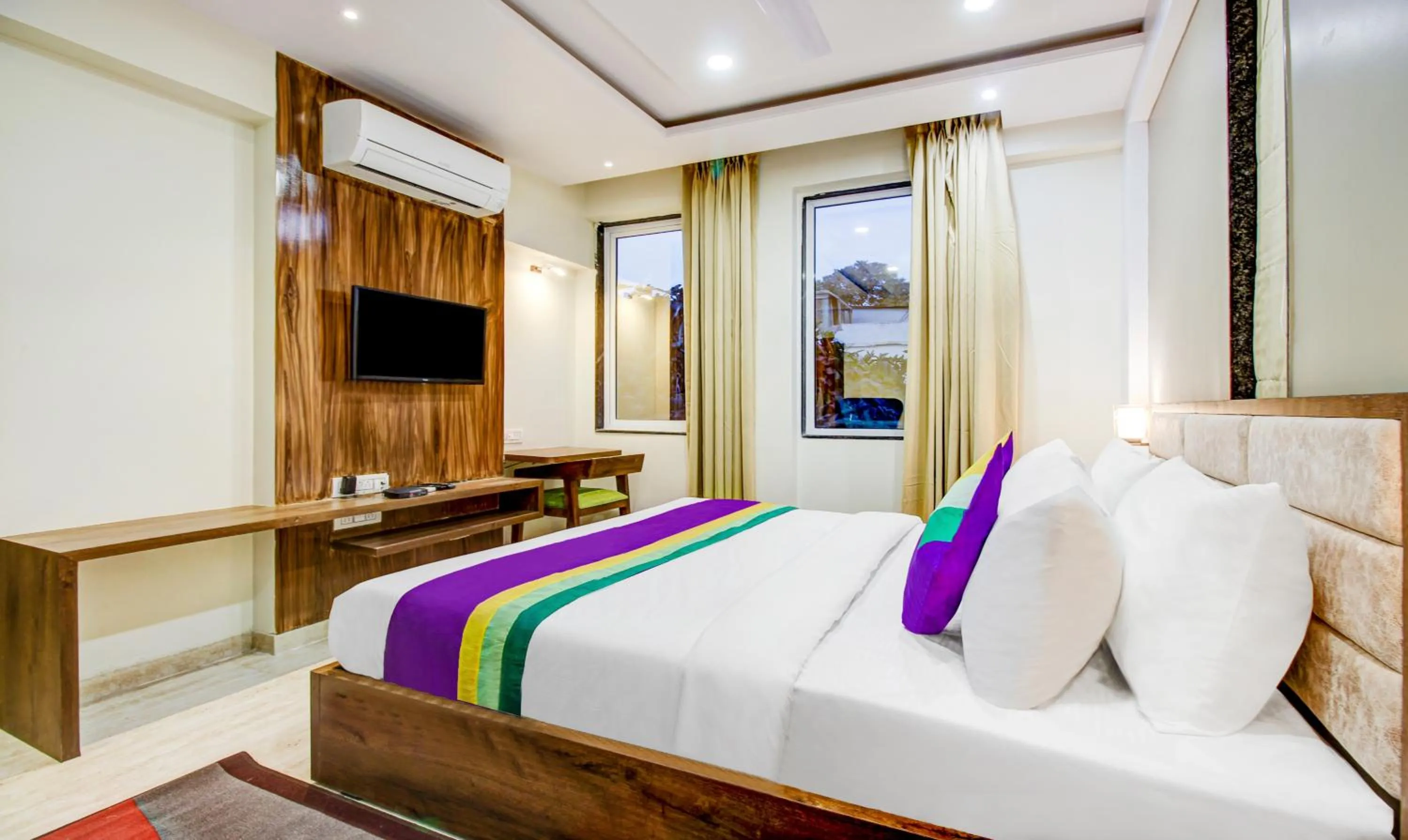 Bedroom, Bed in Treebo The Pavilion, Railway Station