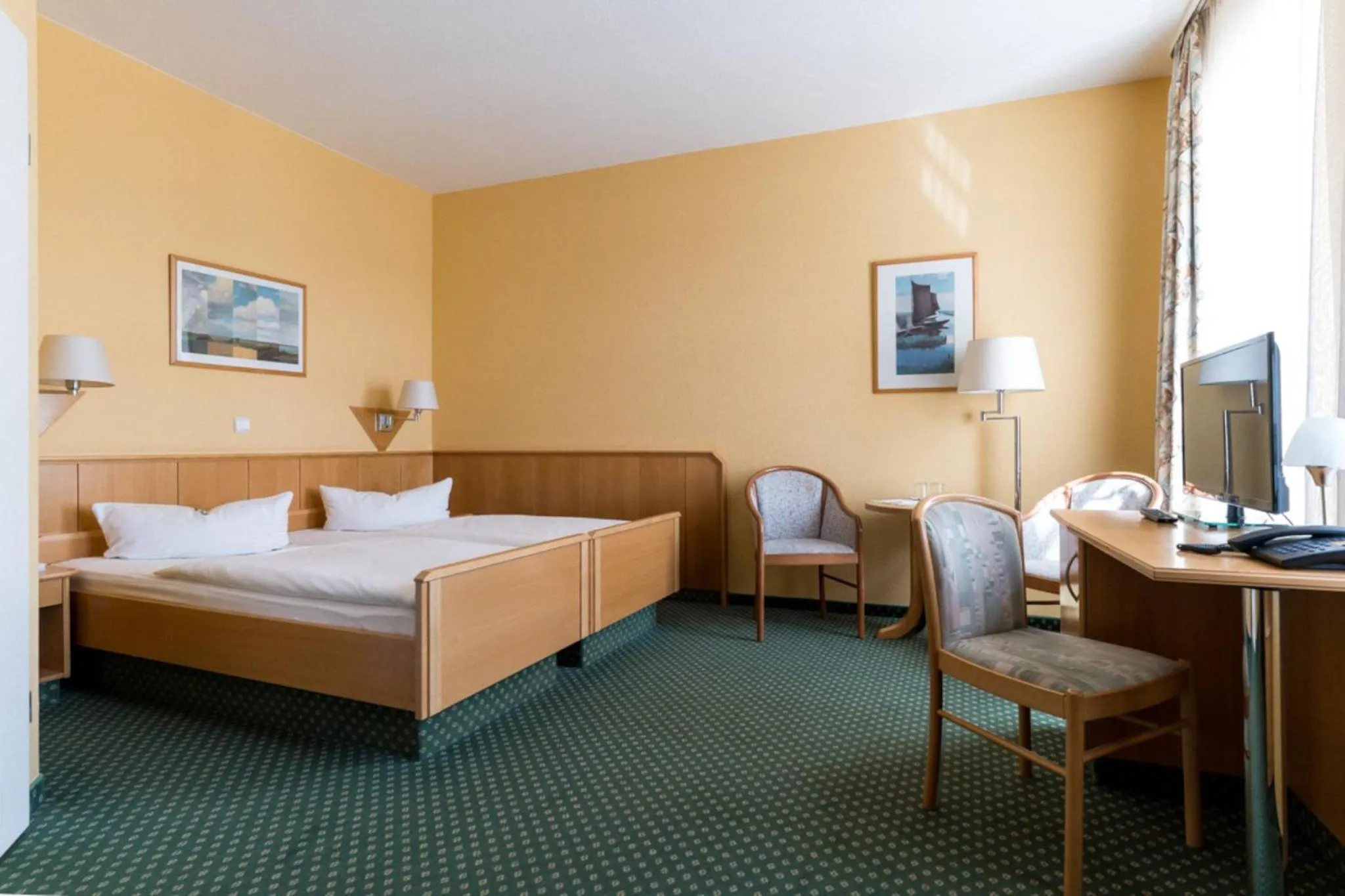 Photo of the whole room, Bed in Hotel am Schloß