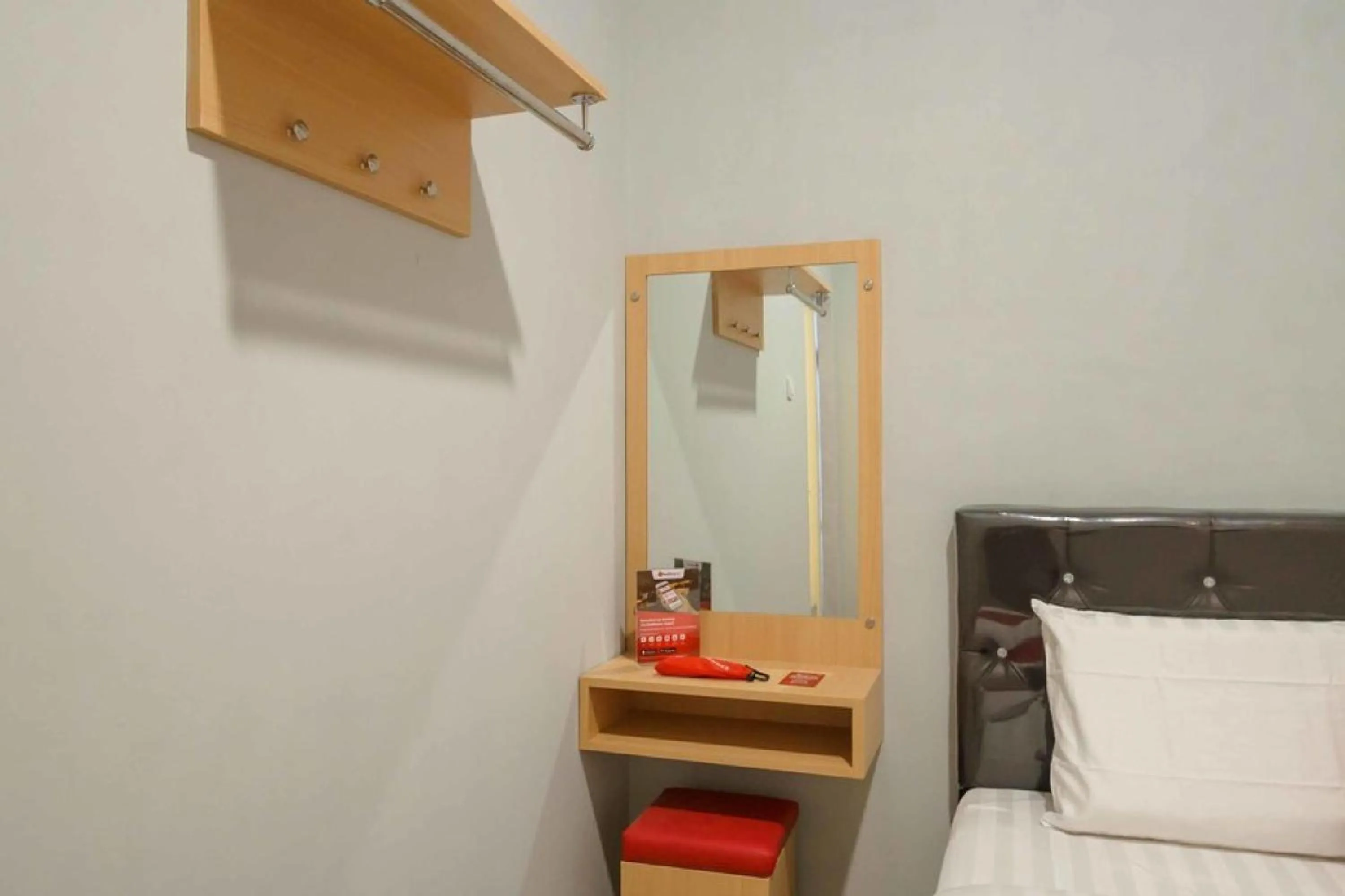 Bedroom, Bed in RedDoorz @ Helvetia Medan 2