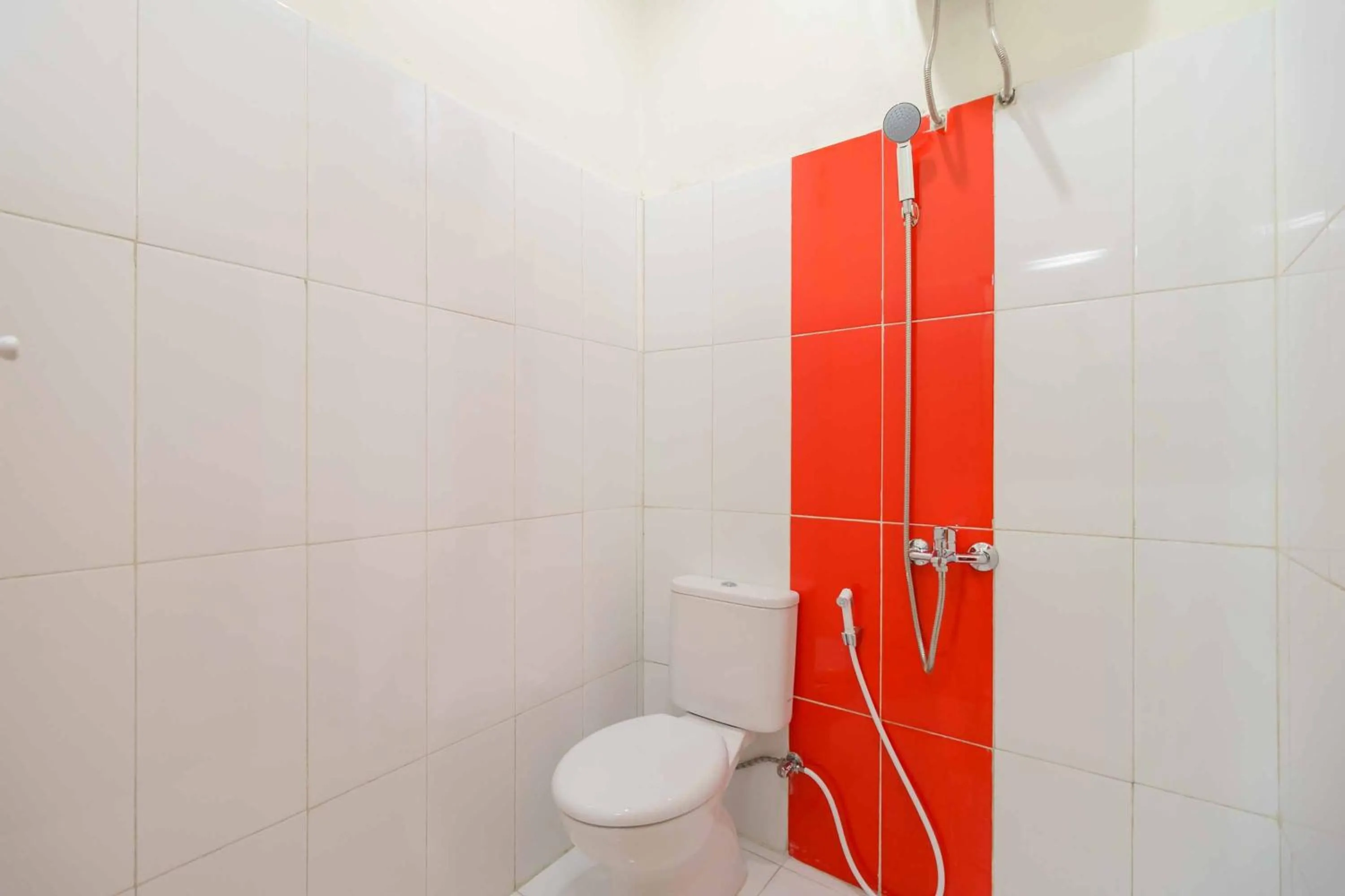 RedDoorz Plus @ Setiabudi Medan 4