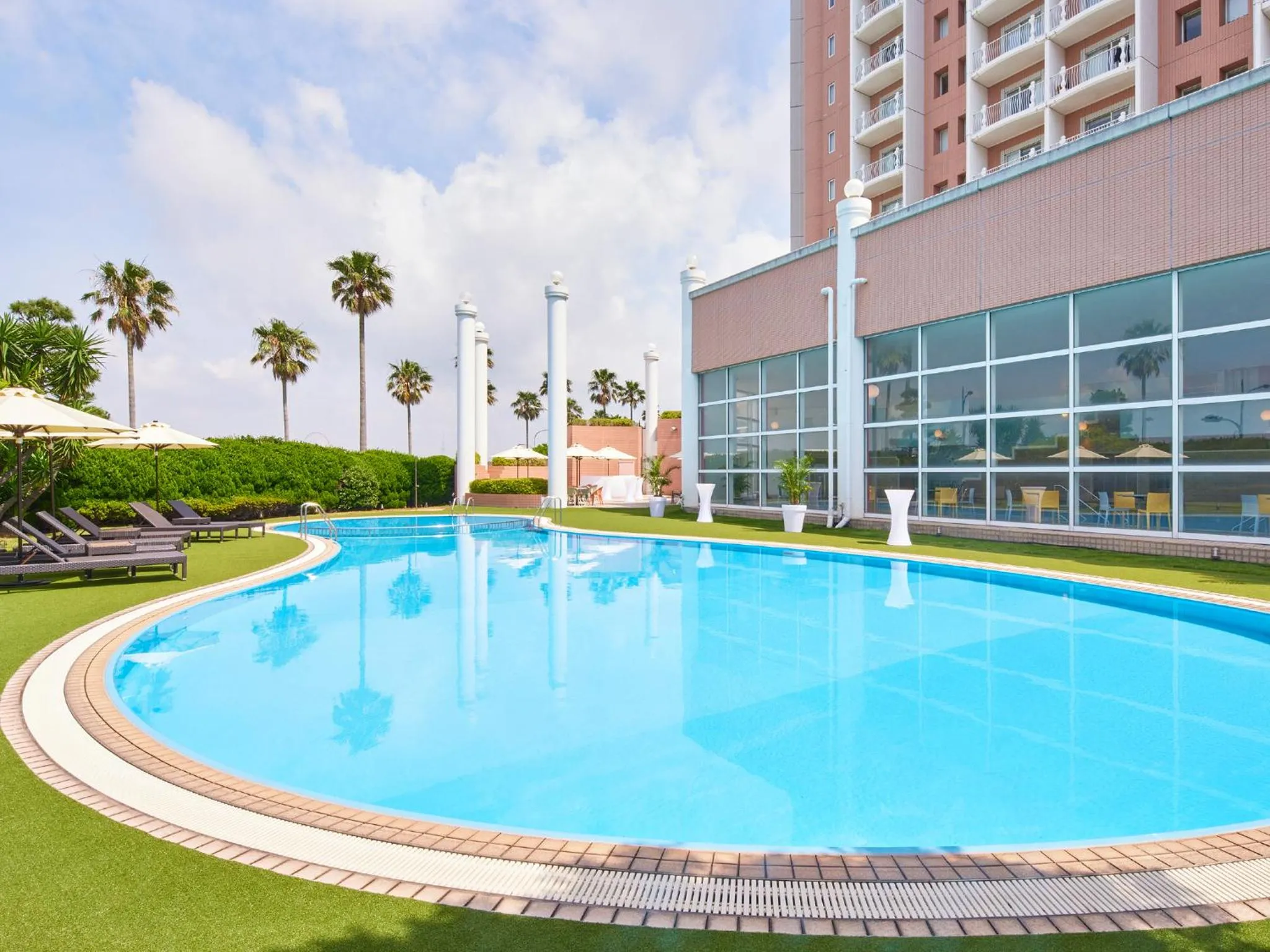 Swimming pool in Grand Nikko Tokyo Bay Maihama