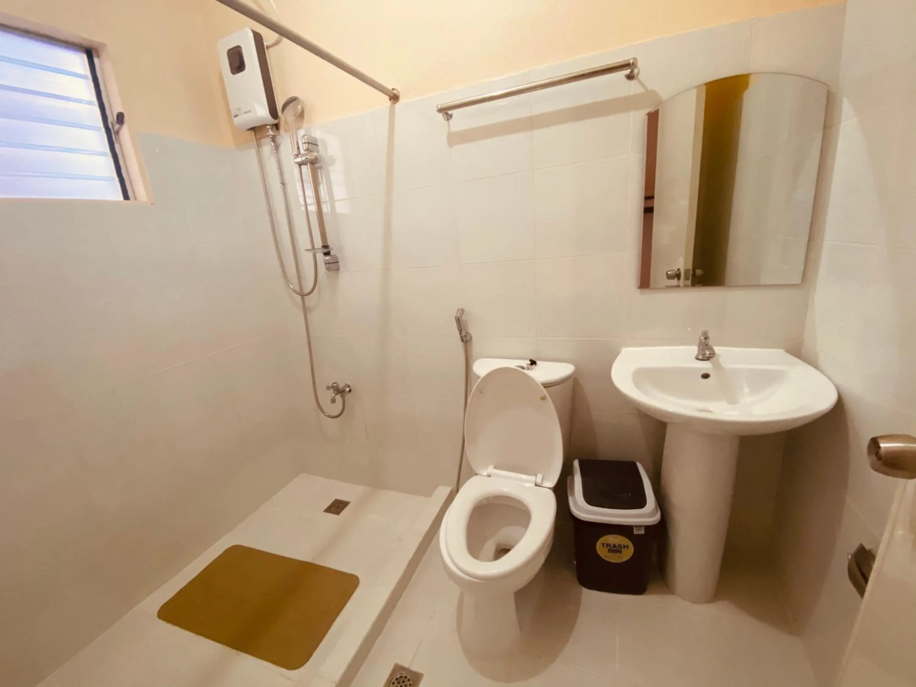 Bathroom in Claytown Pension House