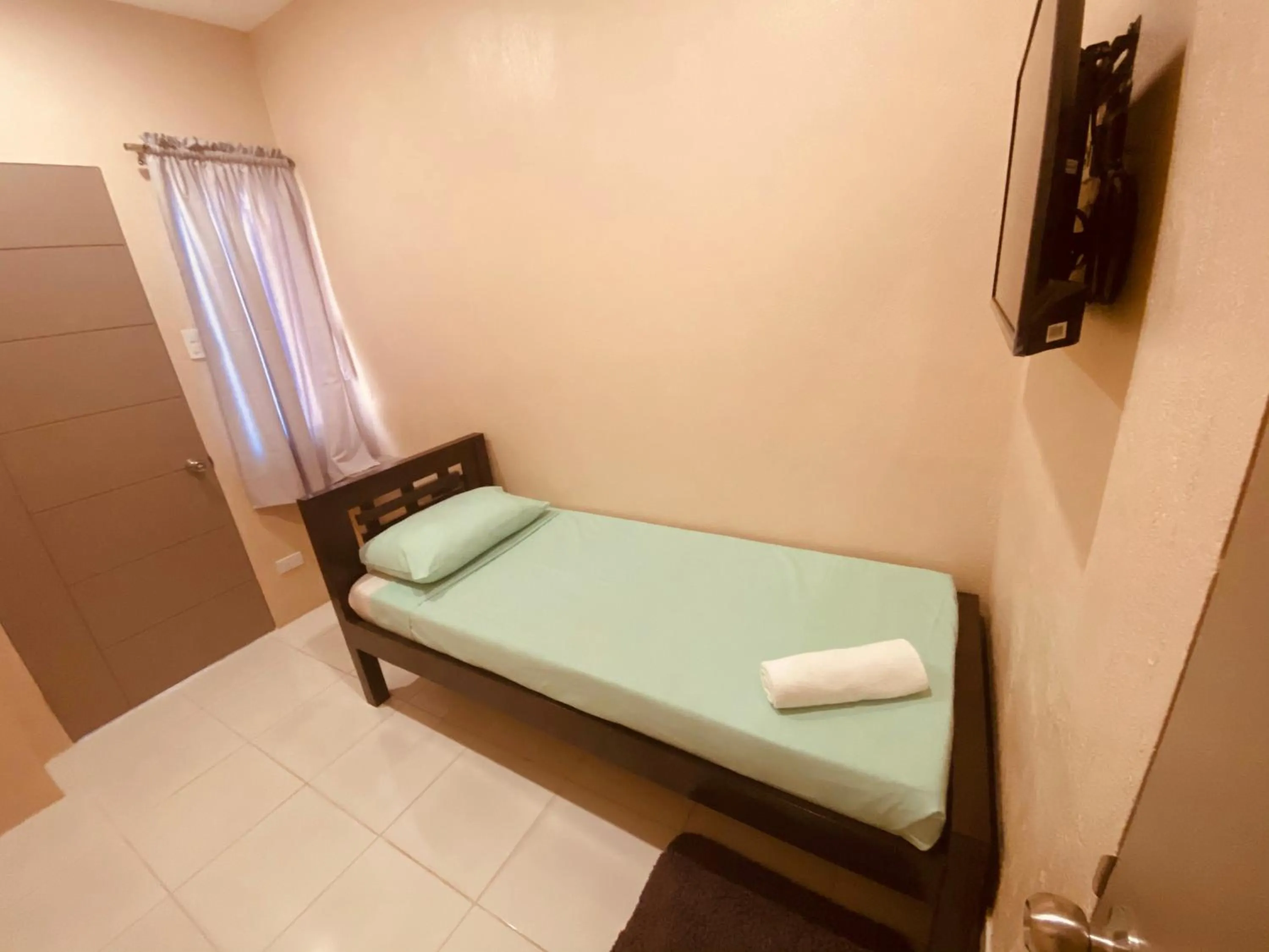 Bedroom, Bed in Claytown Pension House