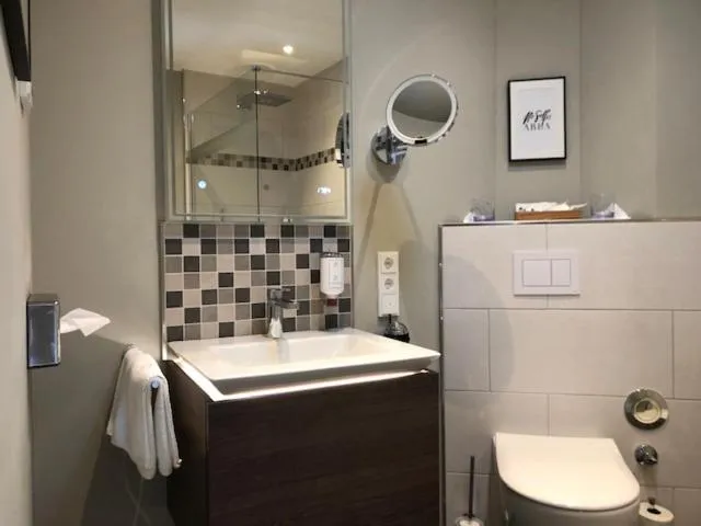 Shower in Boutique-Hotel Moseltor