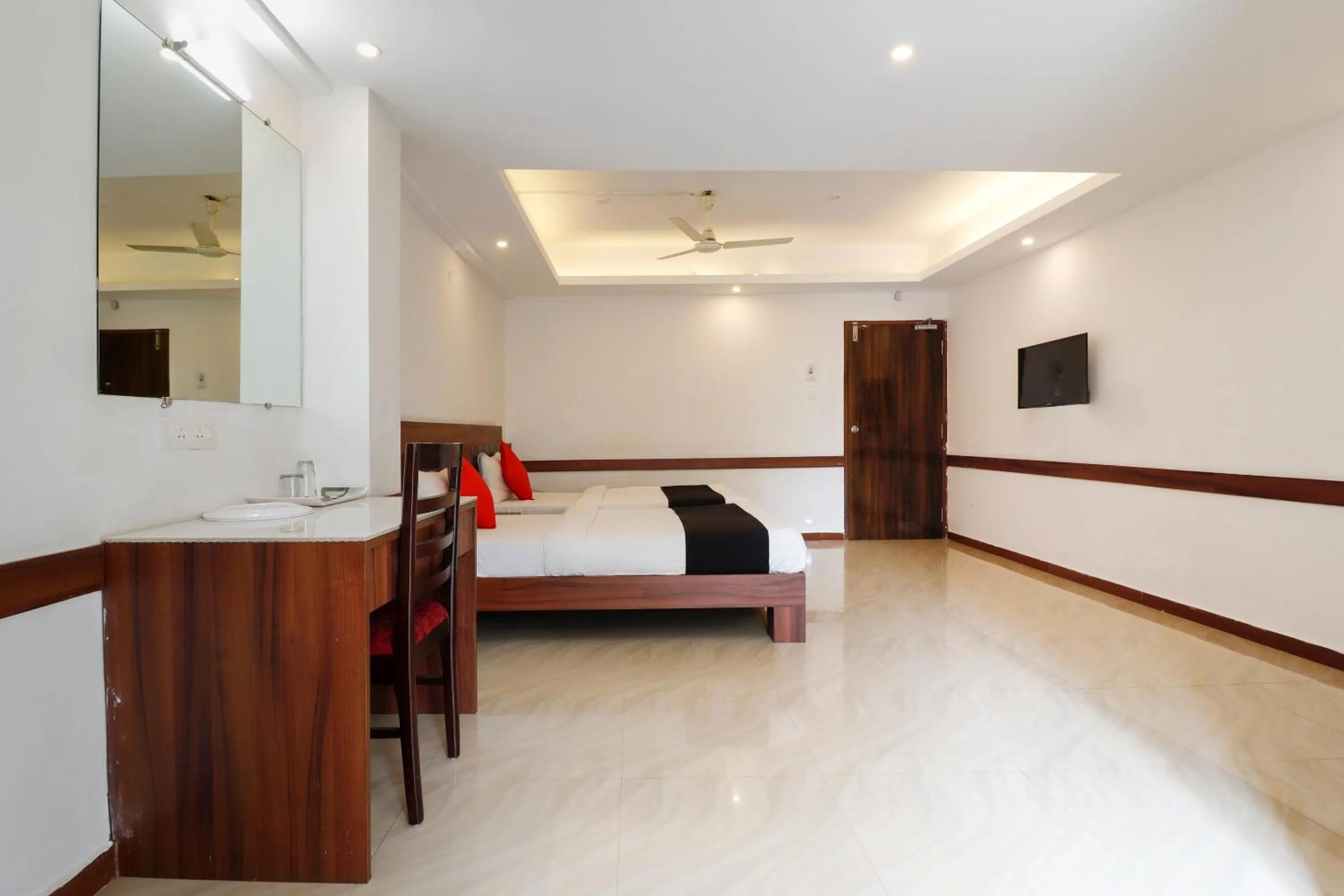 Bedroom, Bed in Capital O Sai Arya Residency