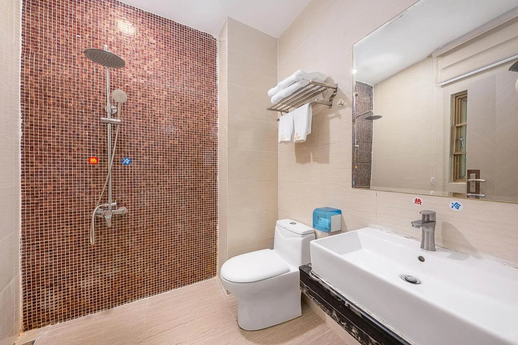 Shower in Frida Hotels Guangzhou Baiyun International airport