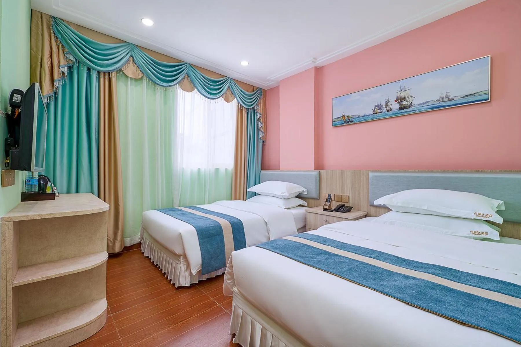 Bed in Frida Hotels Guangzhou Baiyun International airport