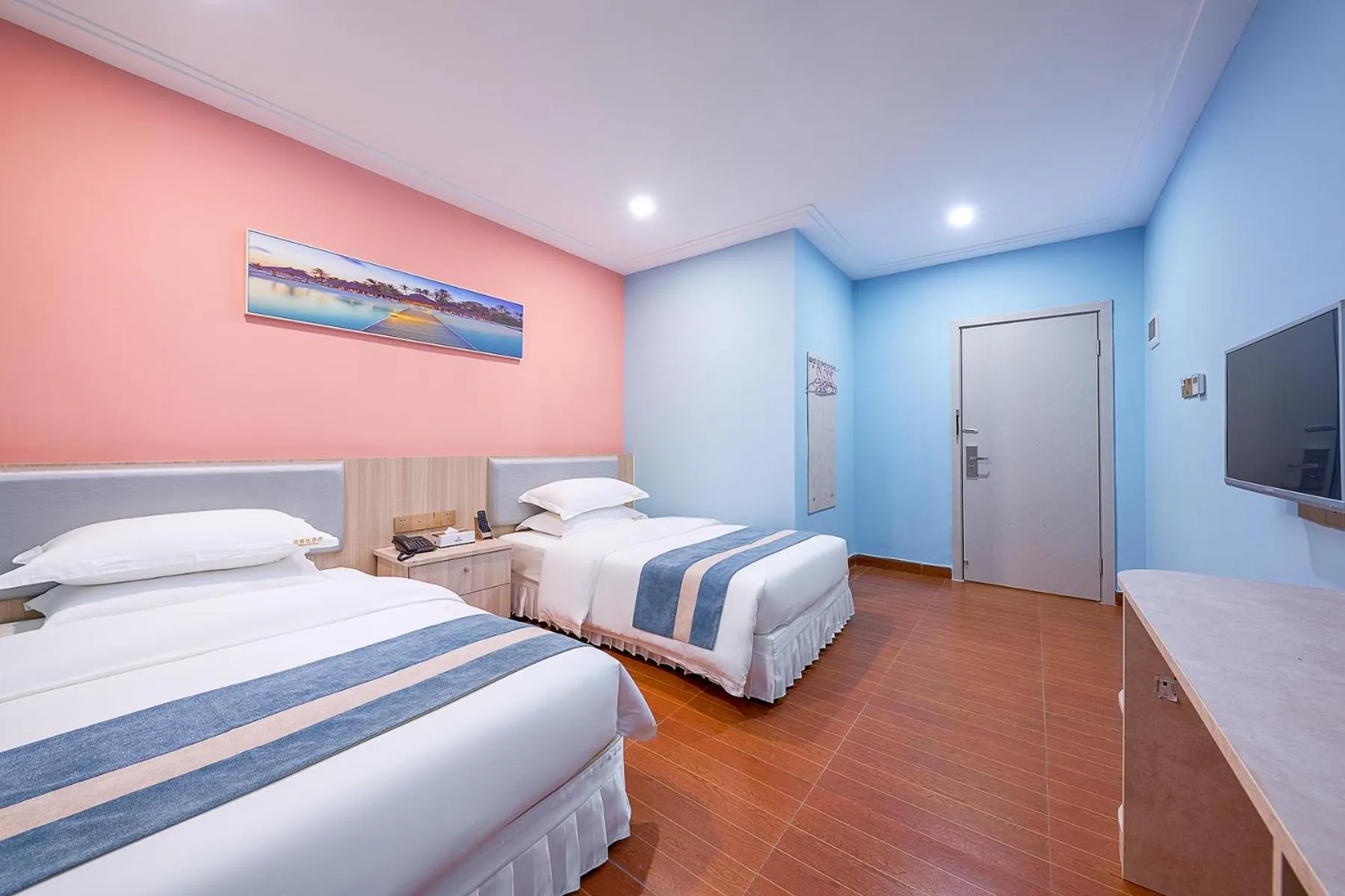 Bed in Frida Hotels Guangzhou Baiyun International airport