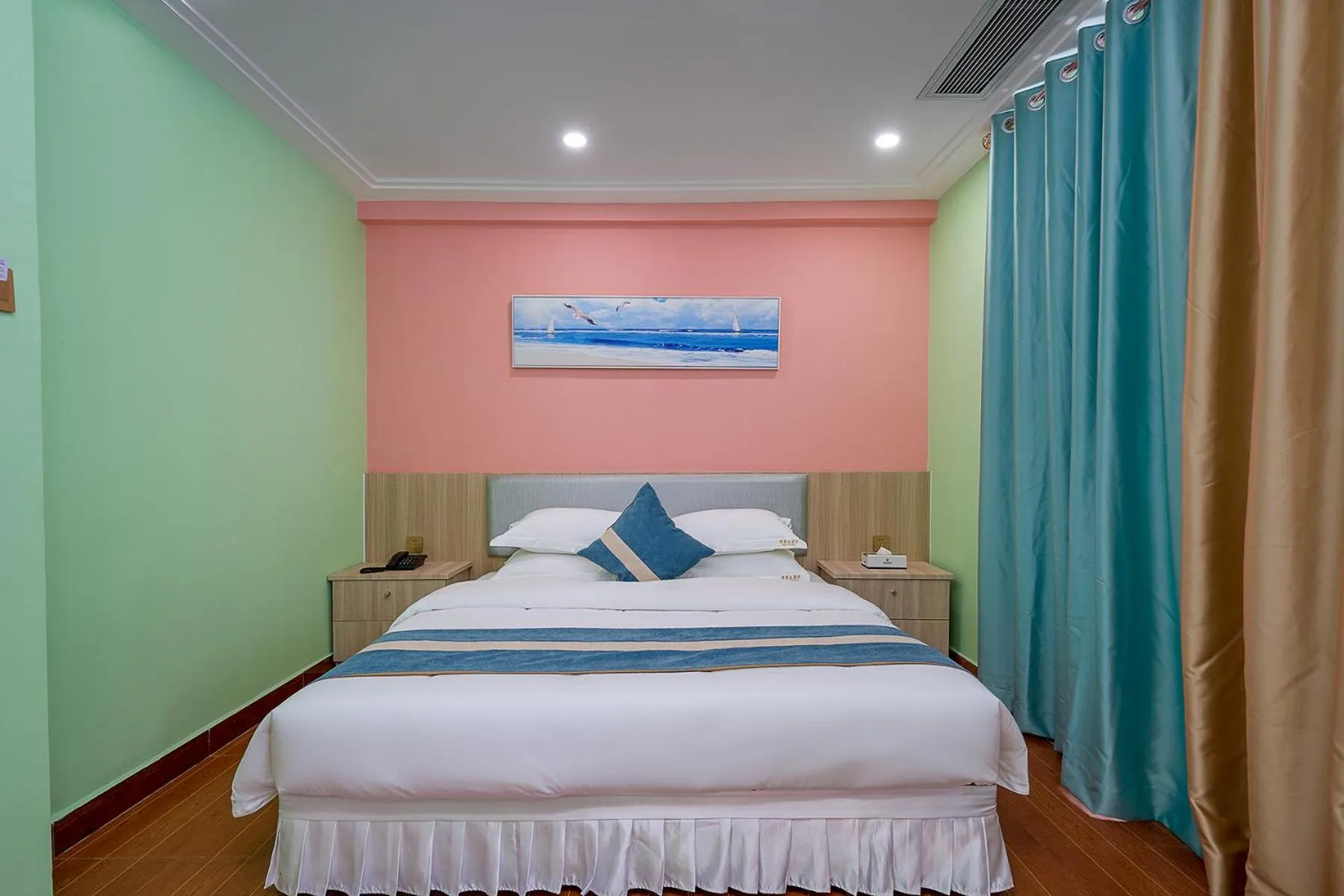 Bed in Frida Hotels Guangzhou Baiyun International airport