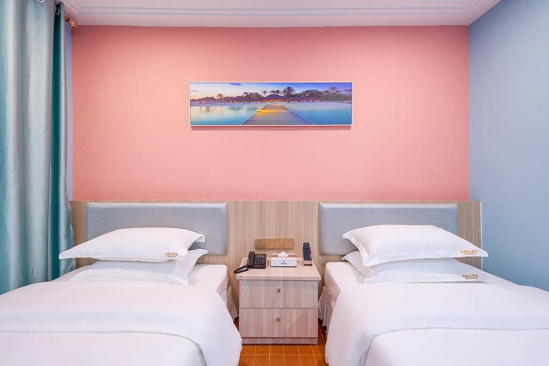 Bed in Frida Hotels Guangzhou Baiyun International airport