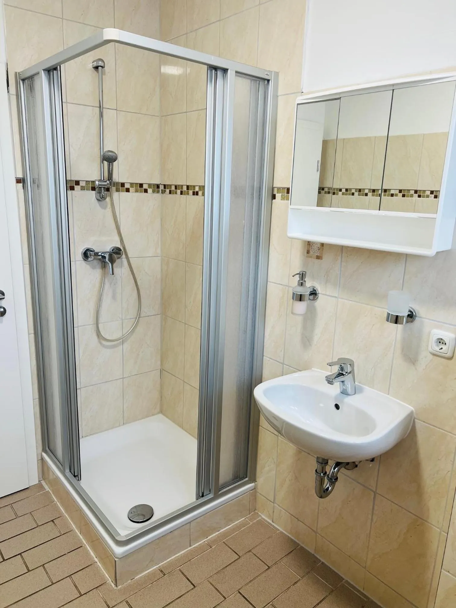 Shower in M&M Hotel - Wilhelmsburg