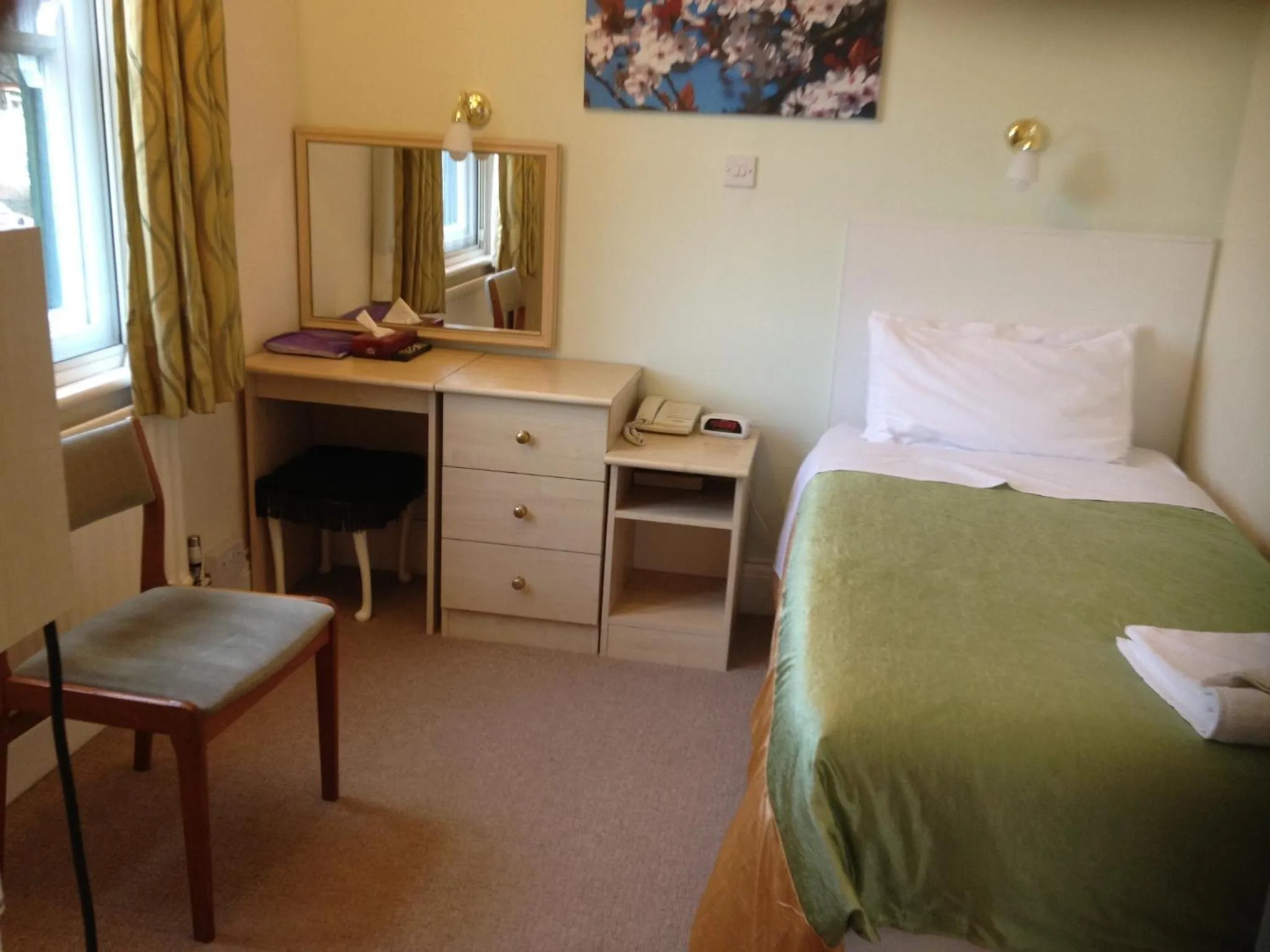 Photo of the whole room, TV/Entertainment Center in Green Gables Guest House