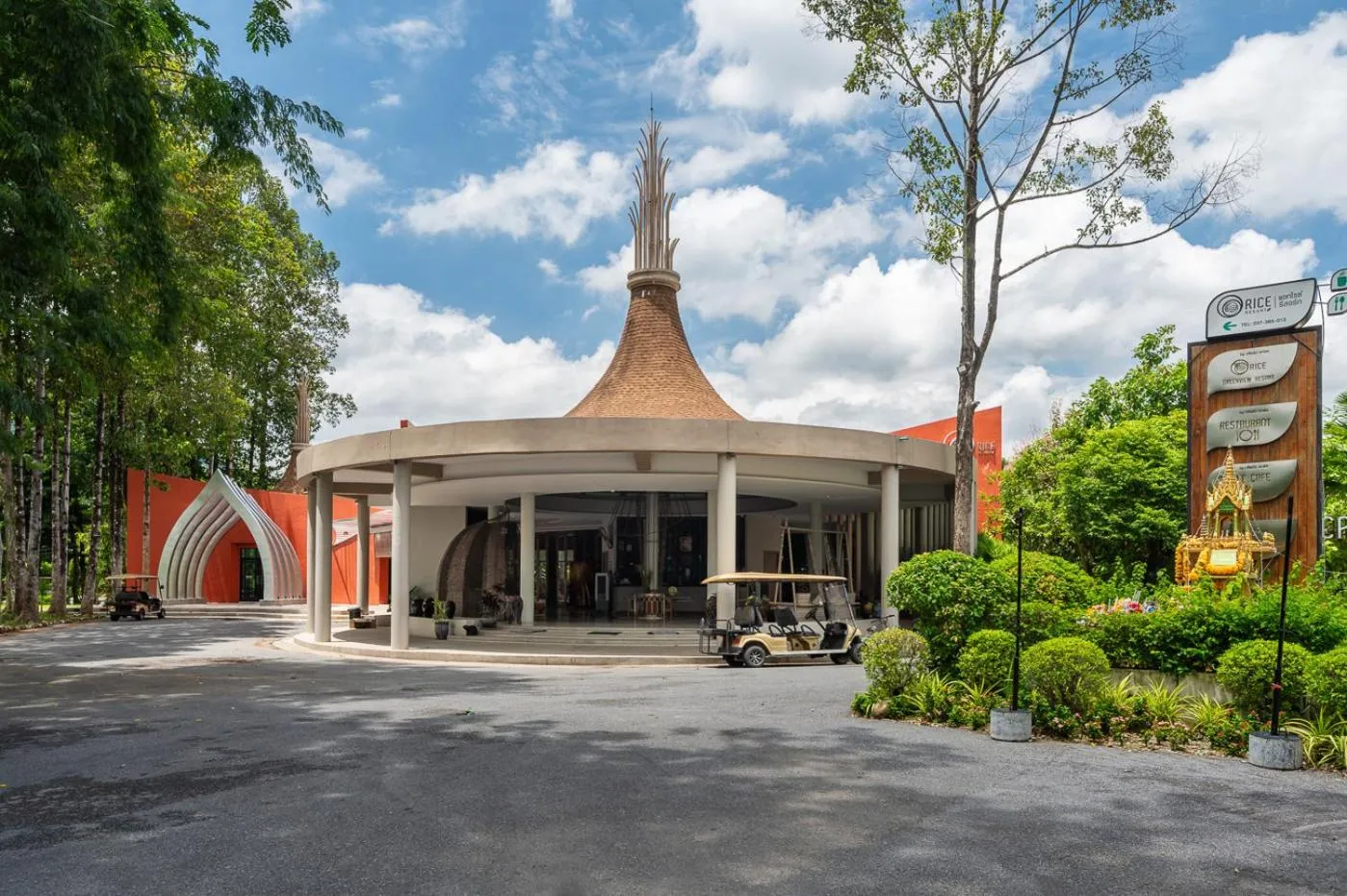 Facade/entrance in At Rice Resort