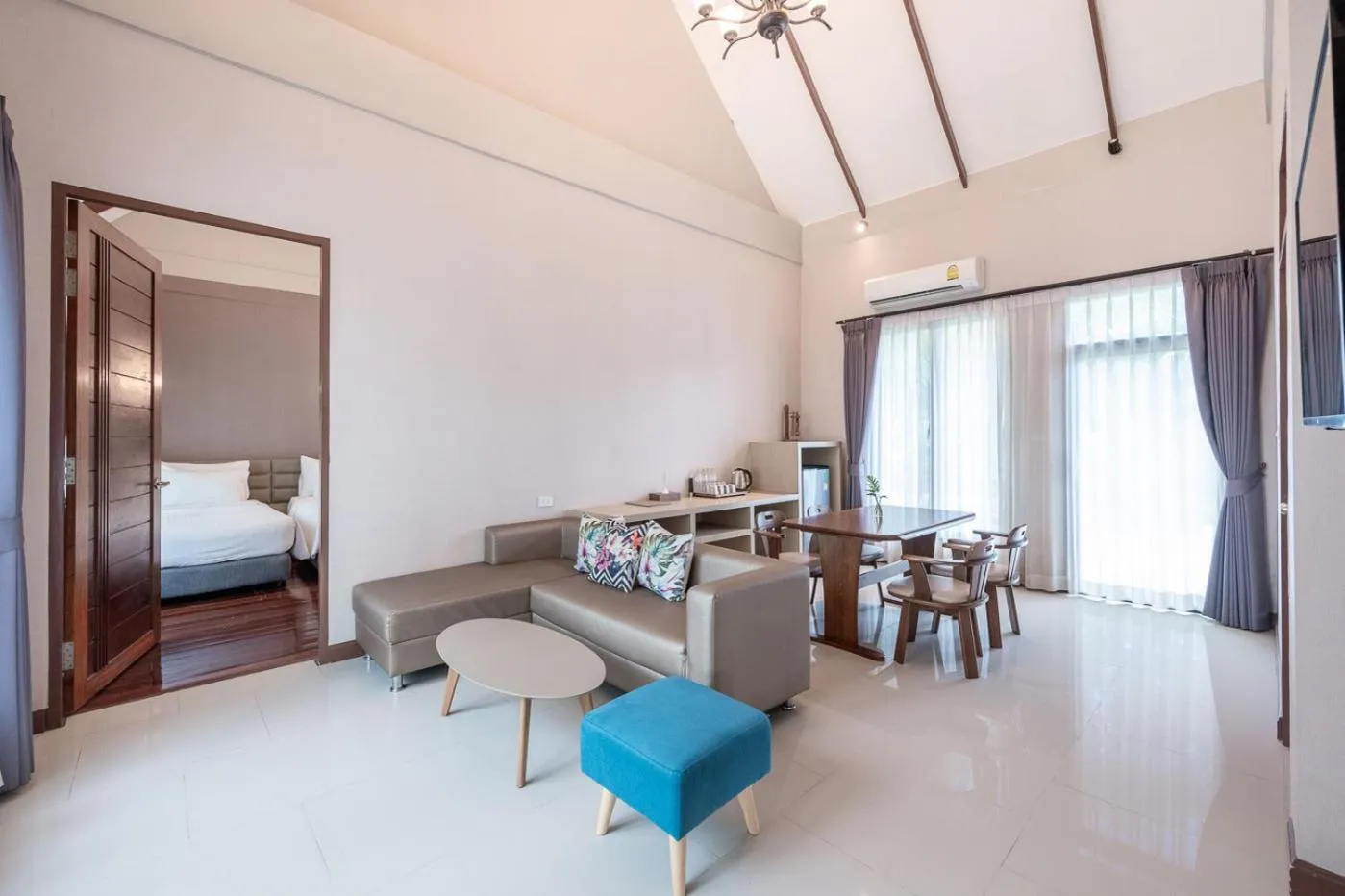 Living room, Bed in At Rice Resort