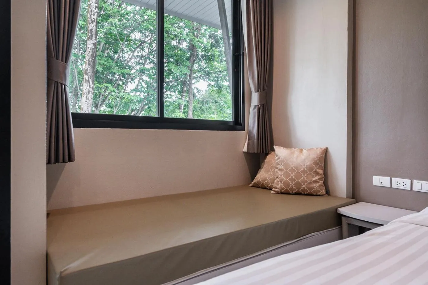 Seating area, Bed in At Rice Resort