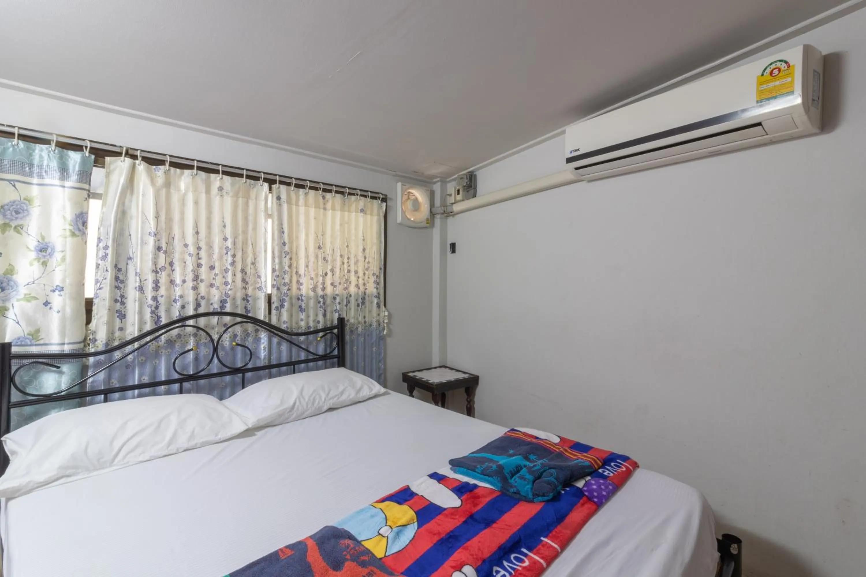 Bed in 7 Holder Guesthouse