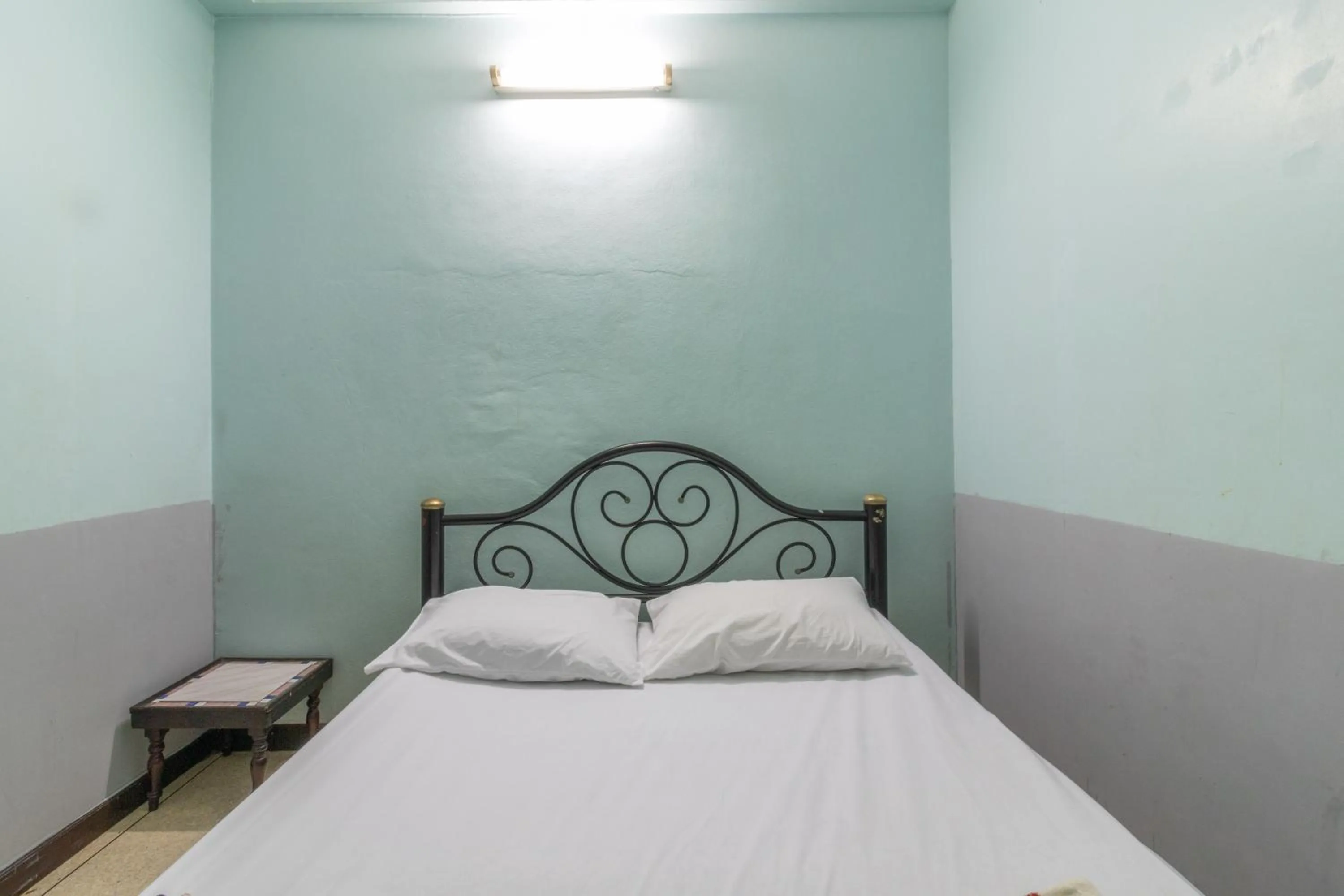 Bed in 7 Holder Guesthouse