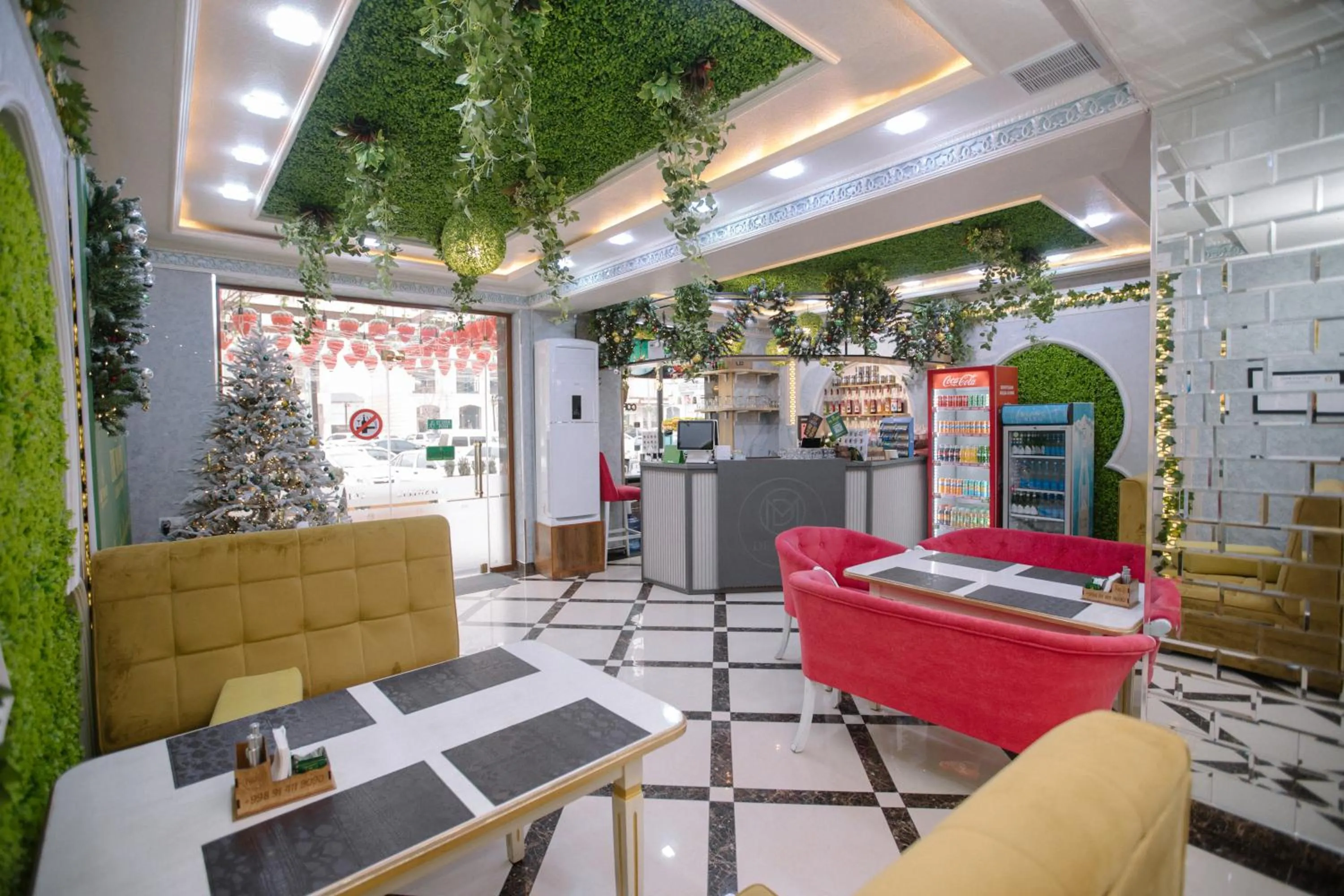 Restaurant/places to eat in Dendi Plaza Hotel