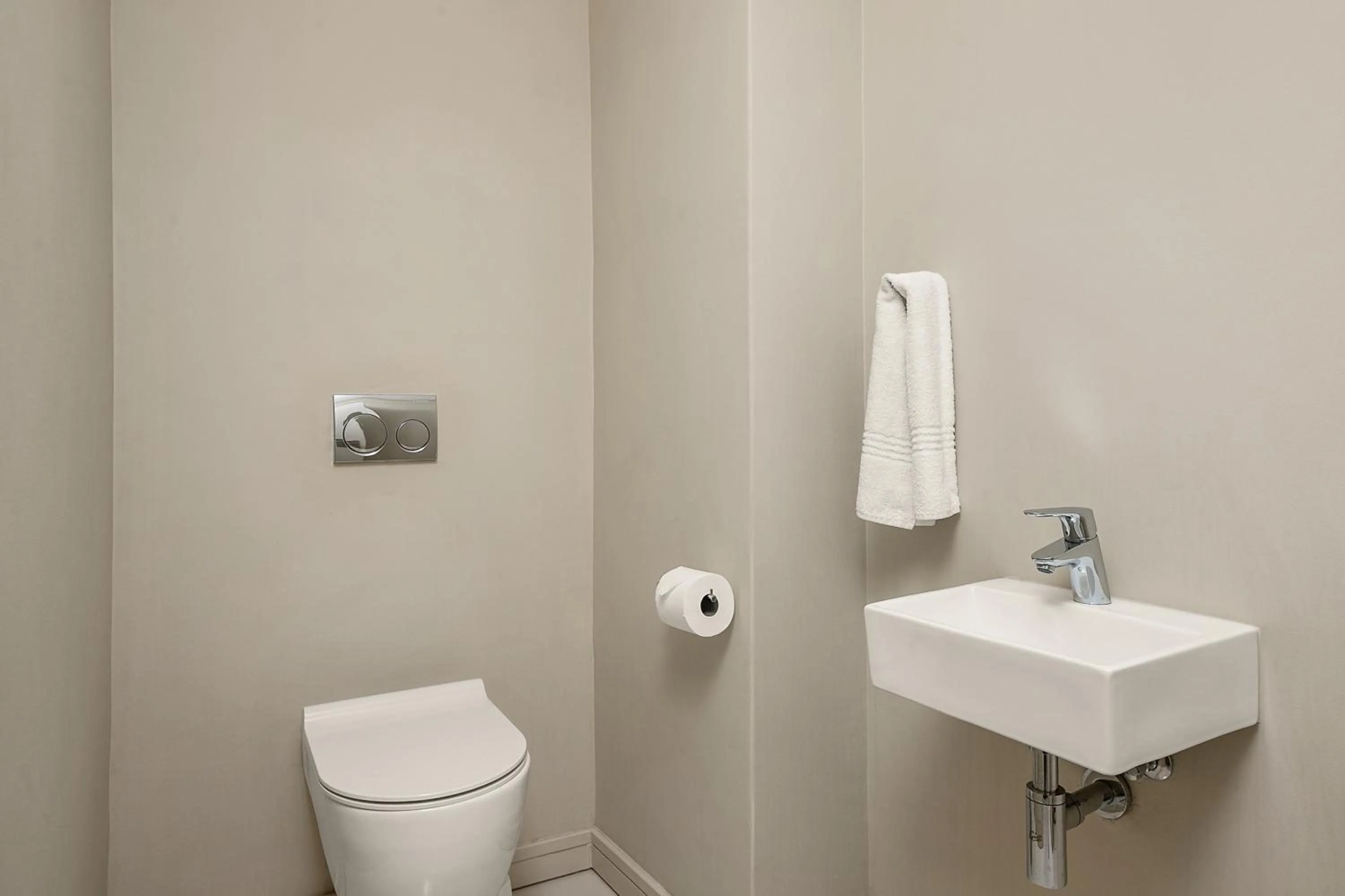 Toilet in Easy Stay - The Tyrwhitt Rosebank