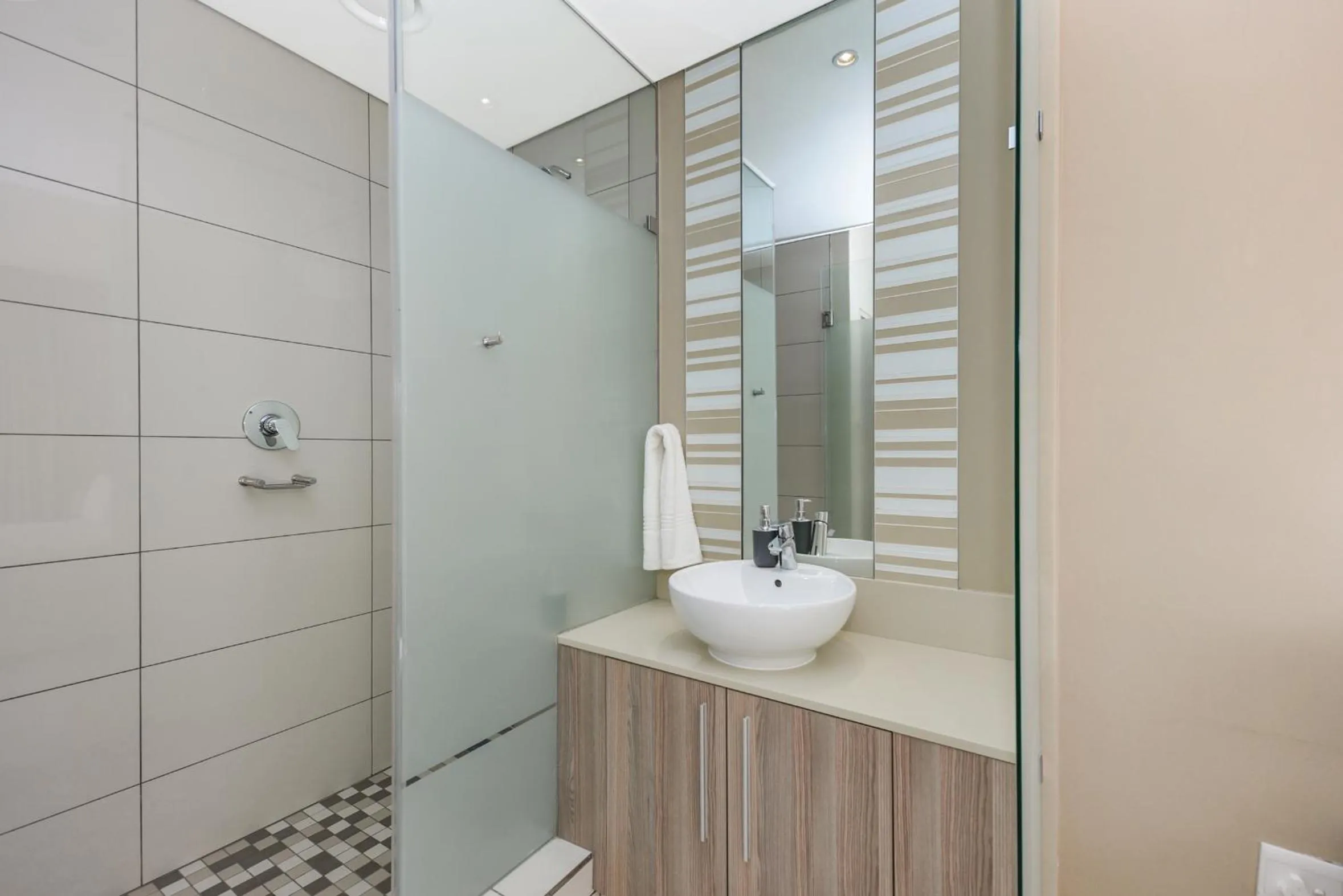 Bathroom in Easy Stay - The Tyrwhitt Rosebank