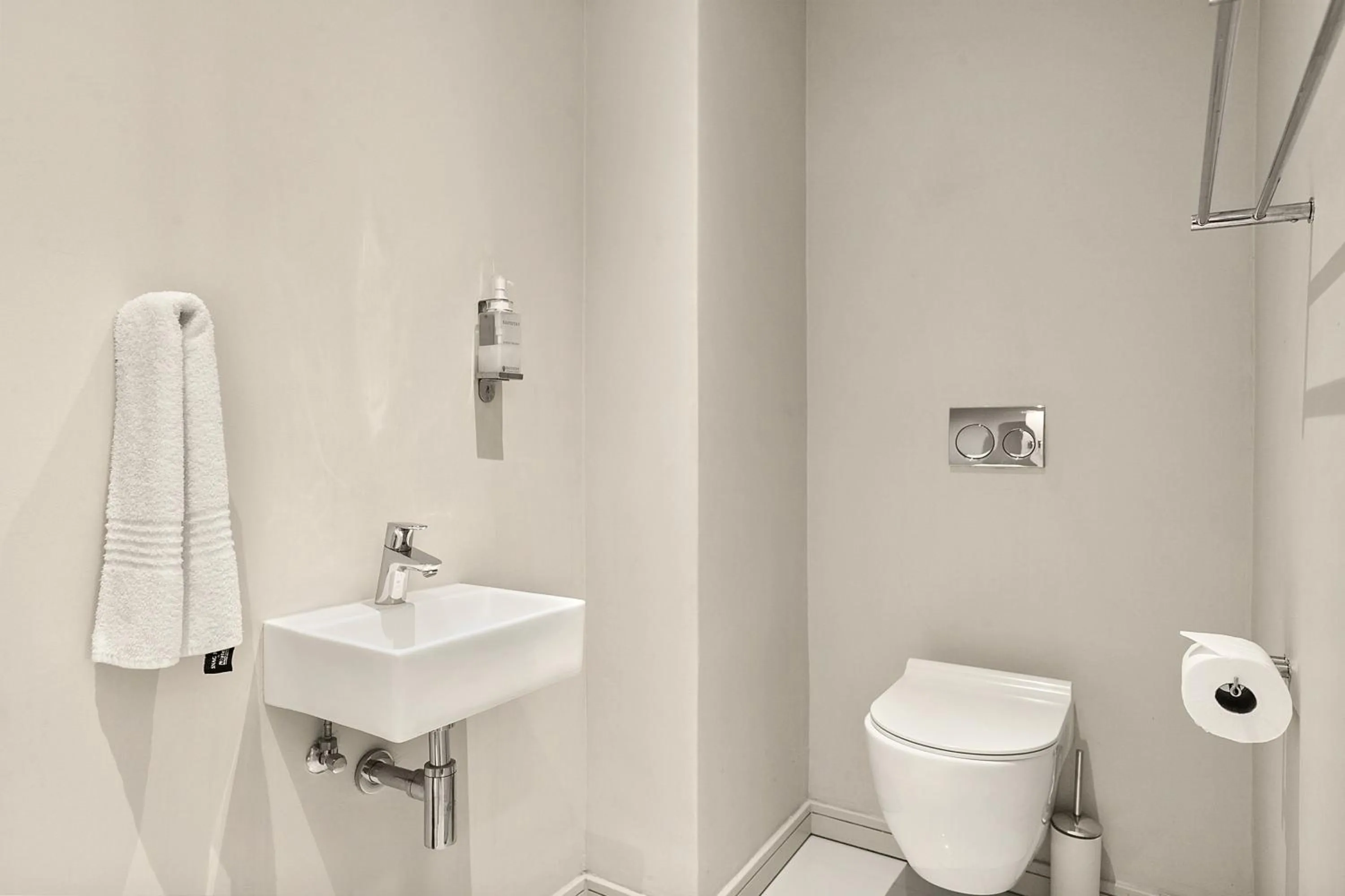 Bathroom in Easy Stay - The Tyrwhitt Rosebank