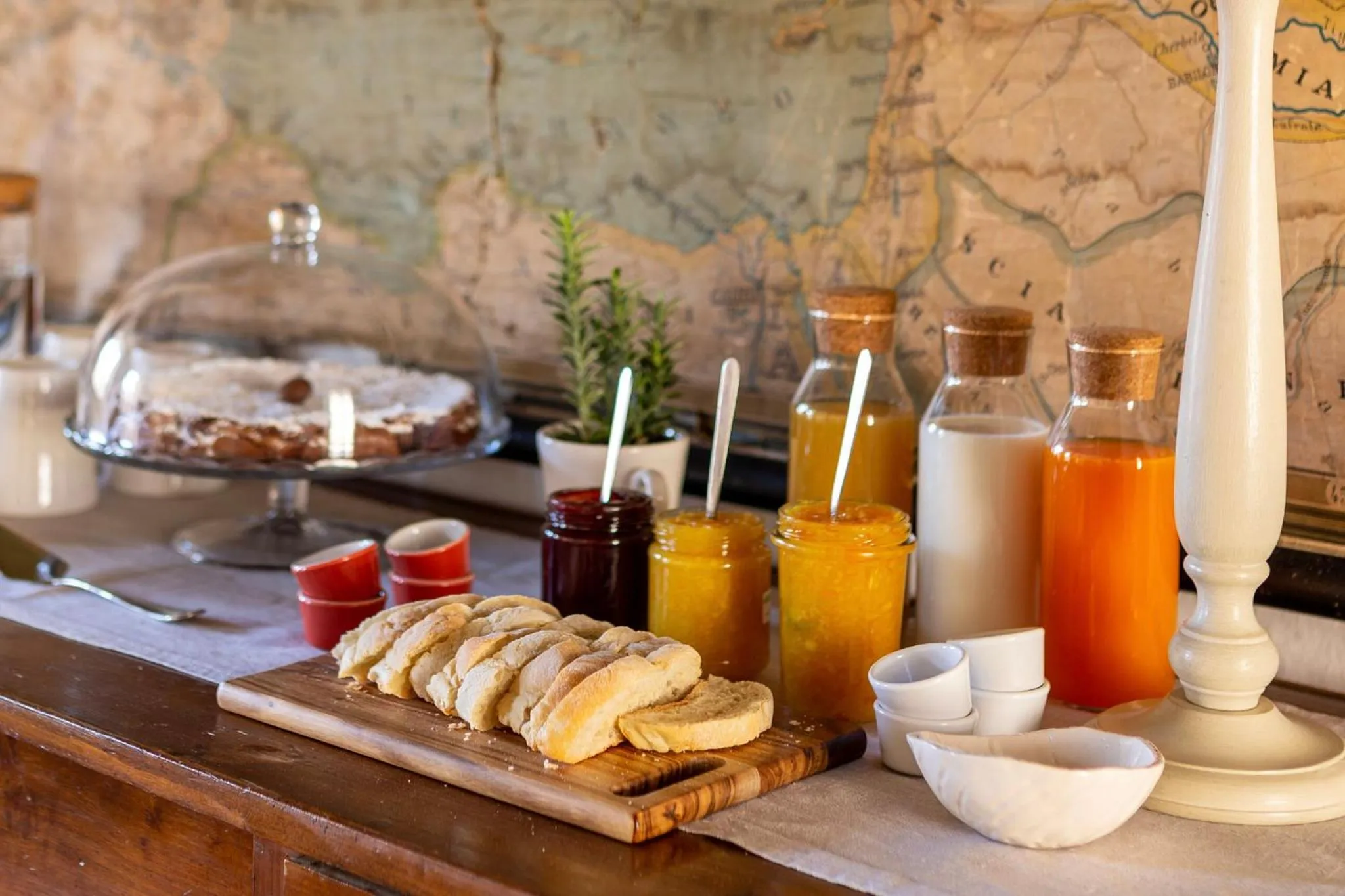 Buffet breakfast in Giulio Mountain B&B