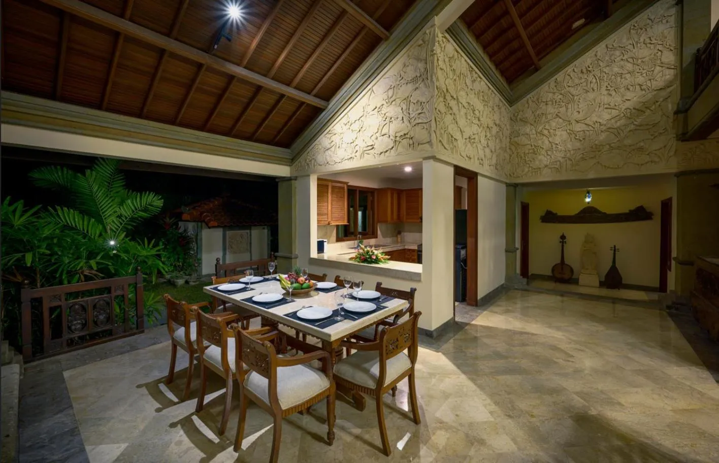 Breakfast in Villa Deh Simba at Oberoi