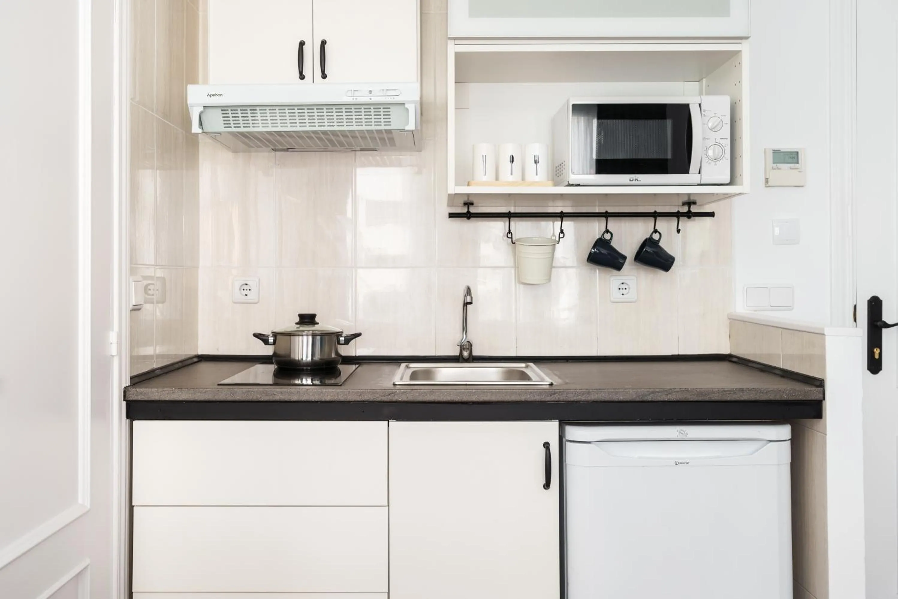 Kitchen or kitchenette in Smartr Madrid Gran Via 47