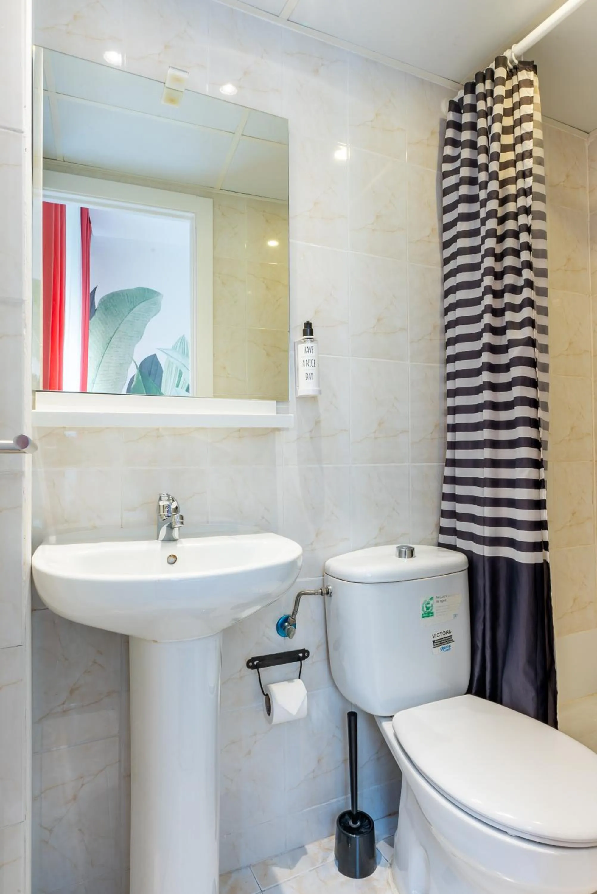 Toilet in Smartr Madrid Gran Via 47