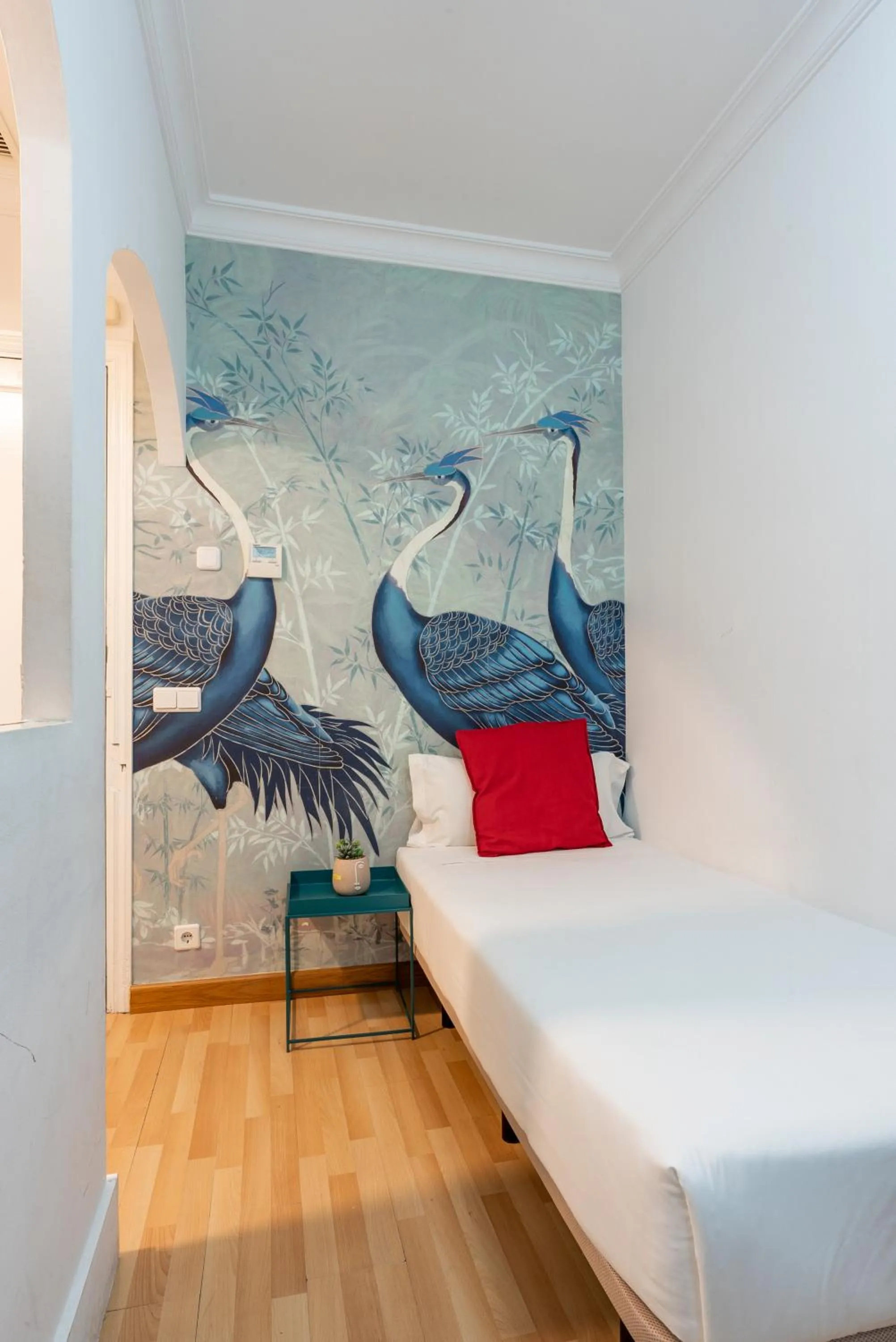 Photo of the whole room, Bed in Smartr Madrid Gran Via 47