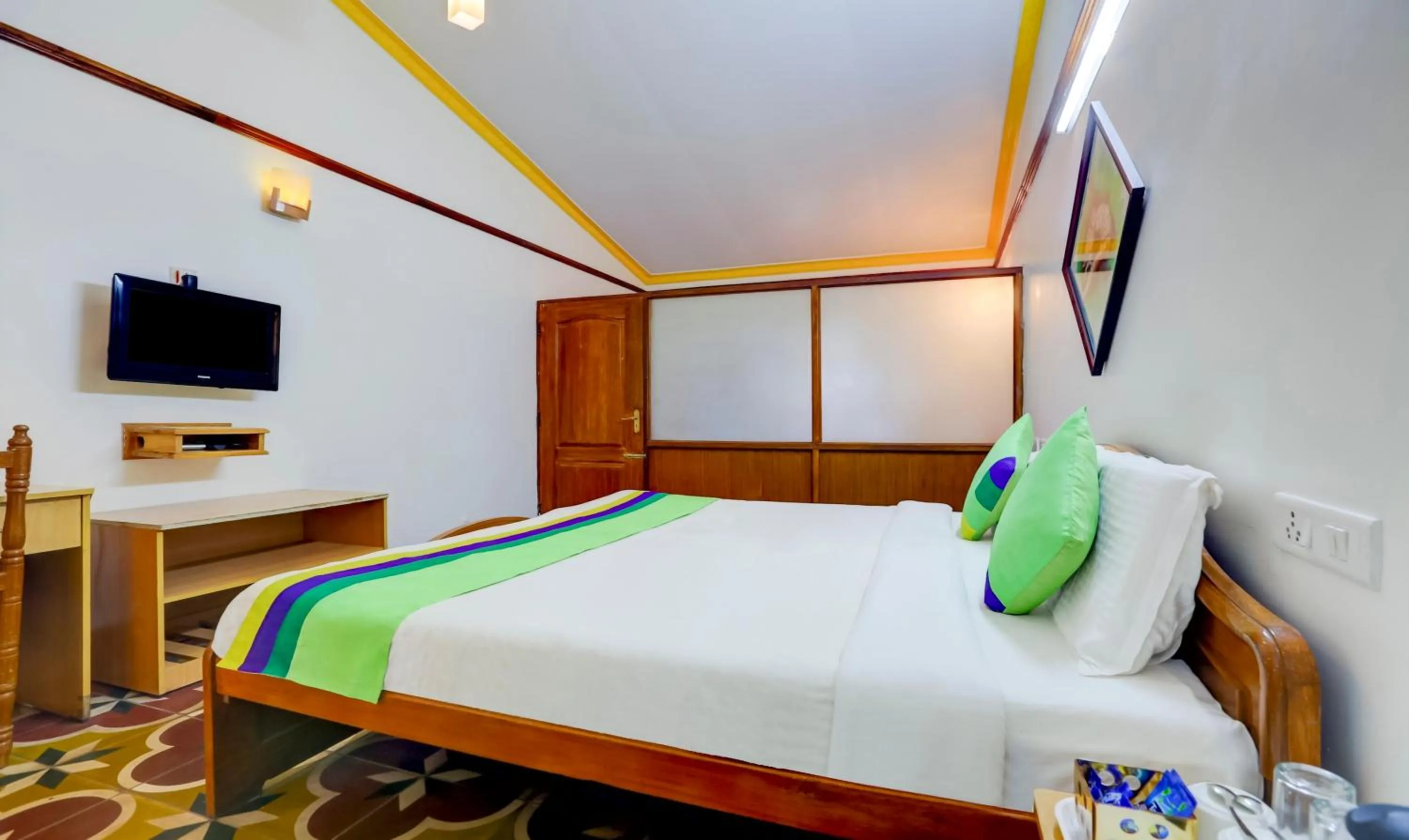 Bedroom, Bed in Treebo Atithi Bhavan, 1 Km From Ooty Lake