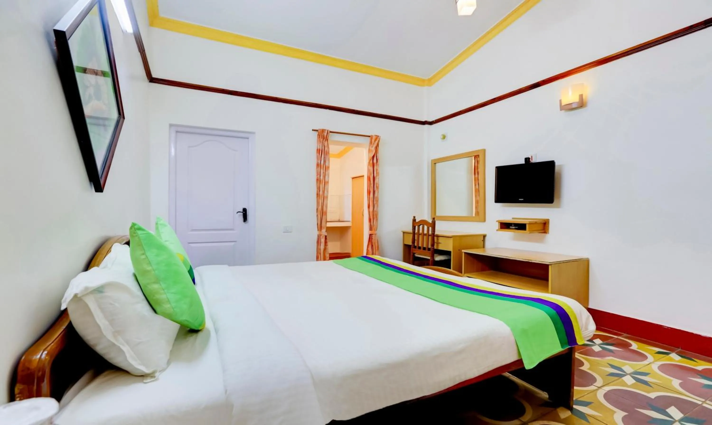 Bedroom, Bed in Treebo Atithi Bhavan, 1 Km From Ooty Lake