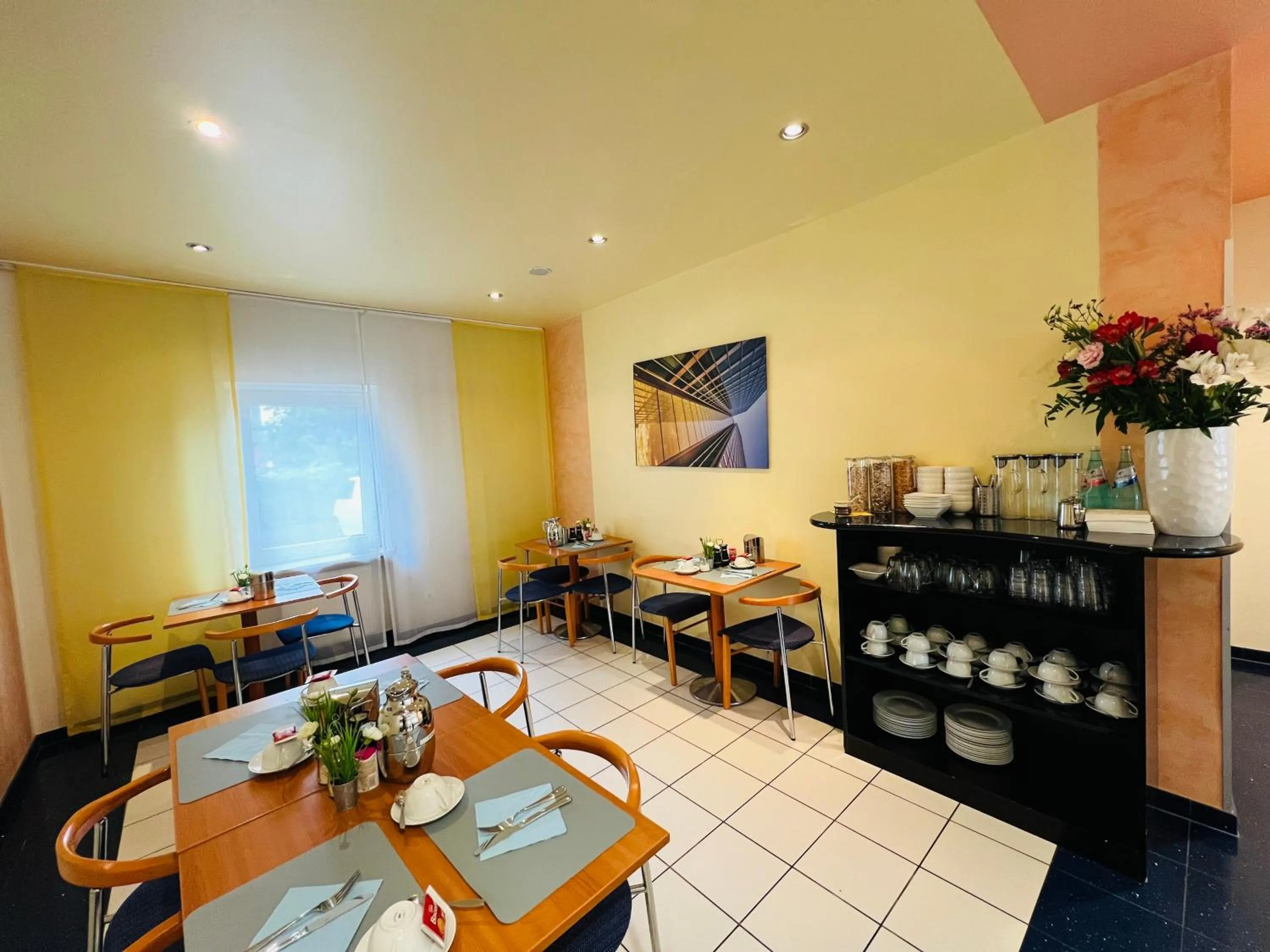 Breakfast in Hotel Niederräder Hof