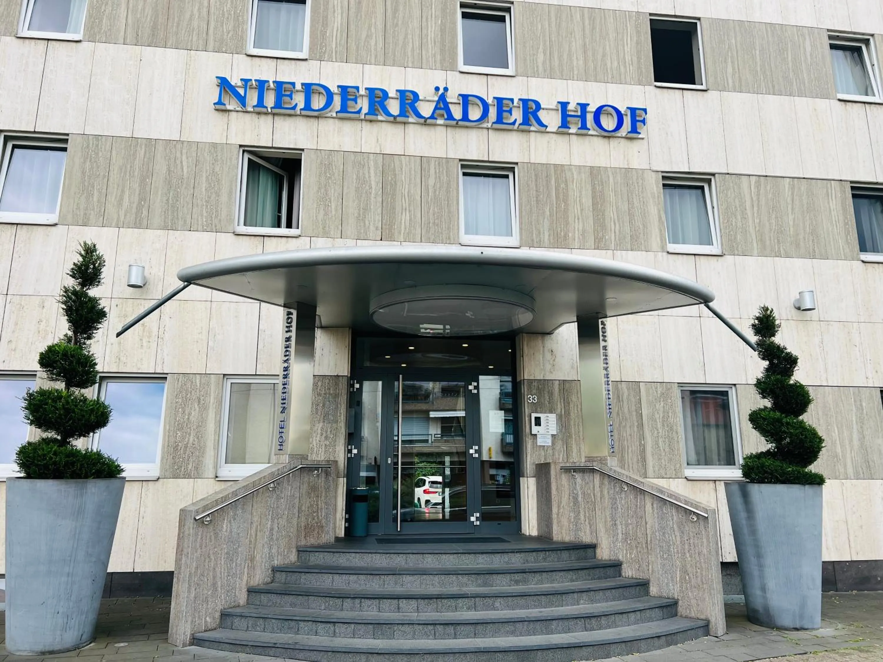 Property building in Hotel Niederräder Hof