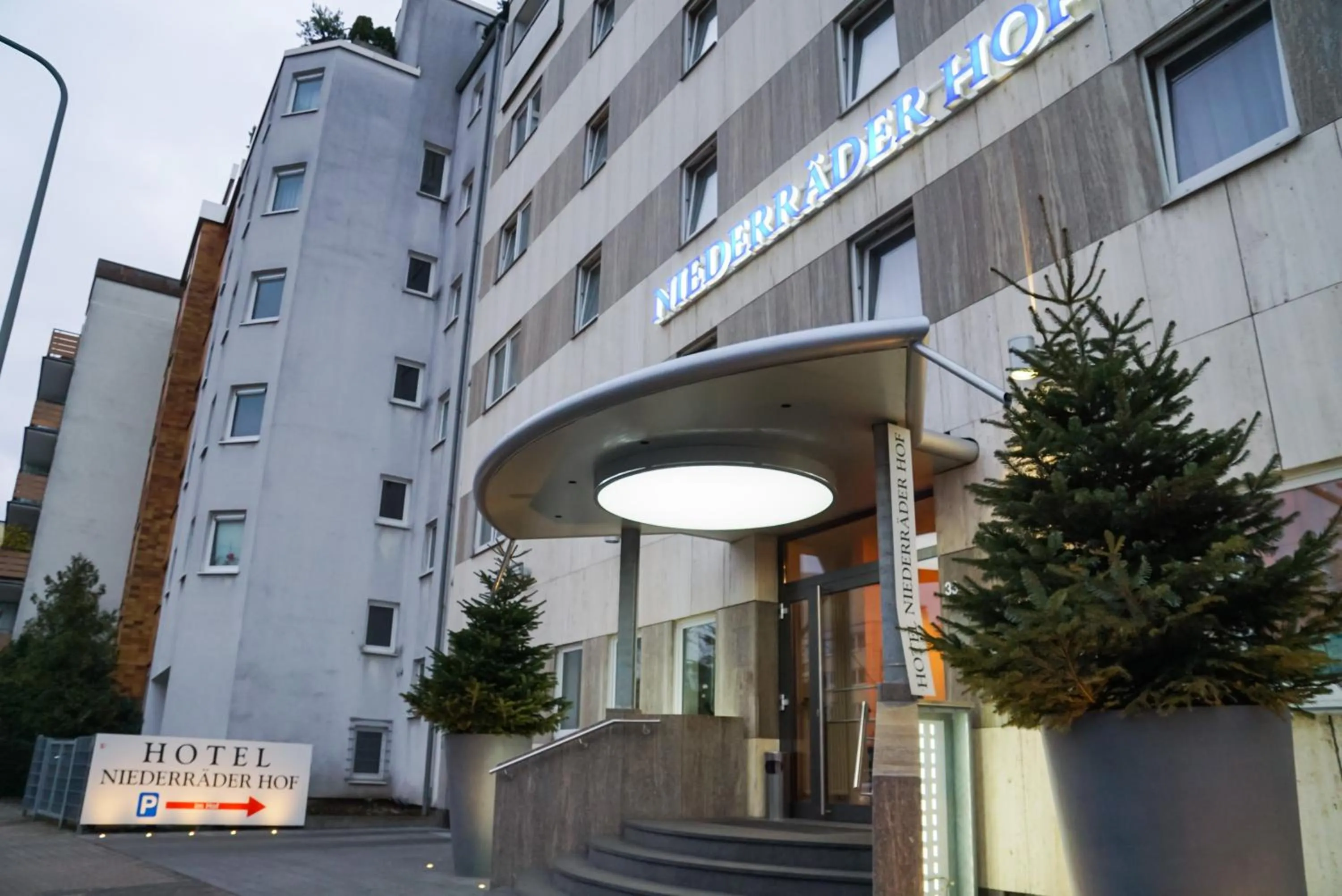 Facade/entrance in Hotel Niederräder Hof